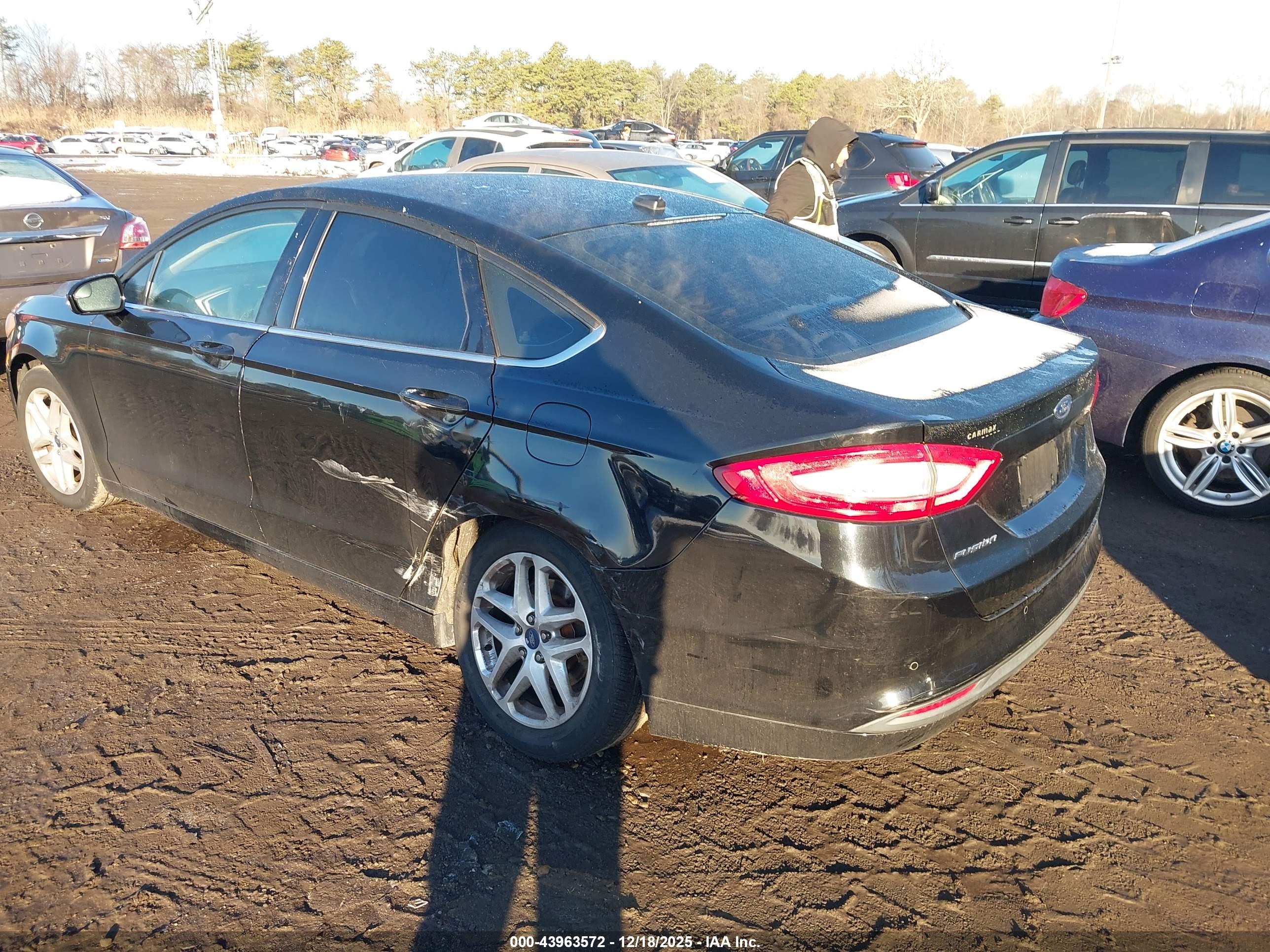 FORD FUSION image 6