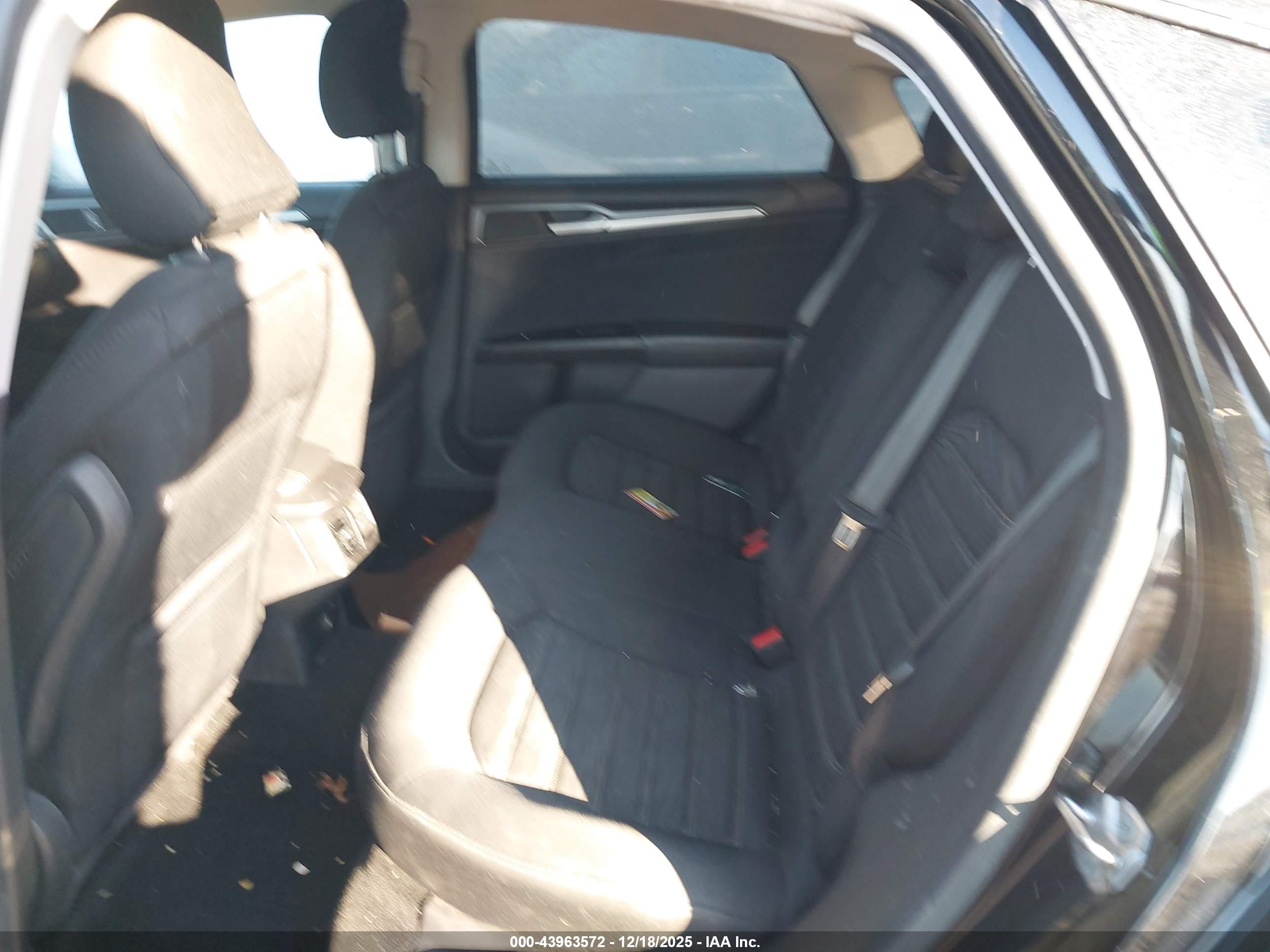 FORD FUSION image 8