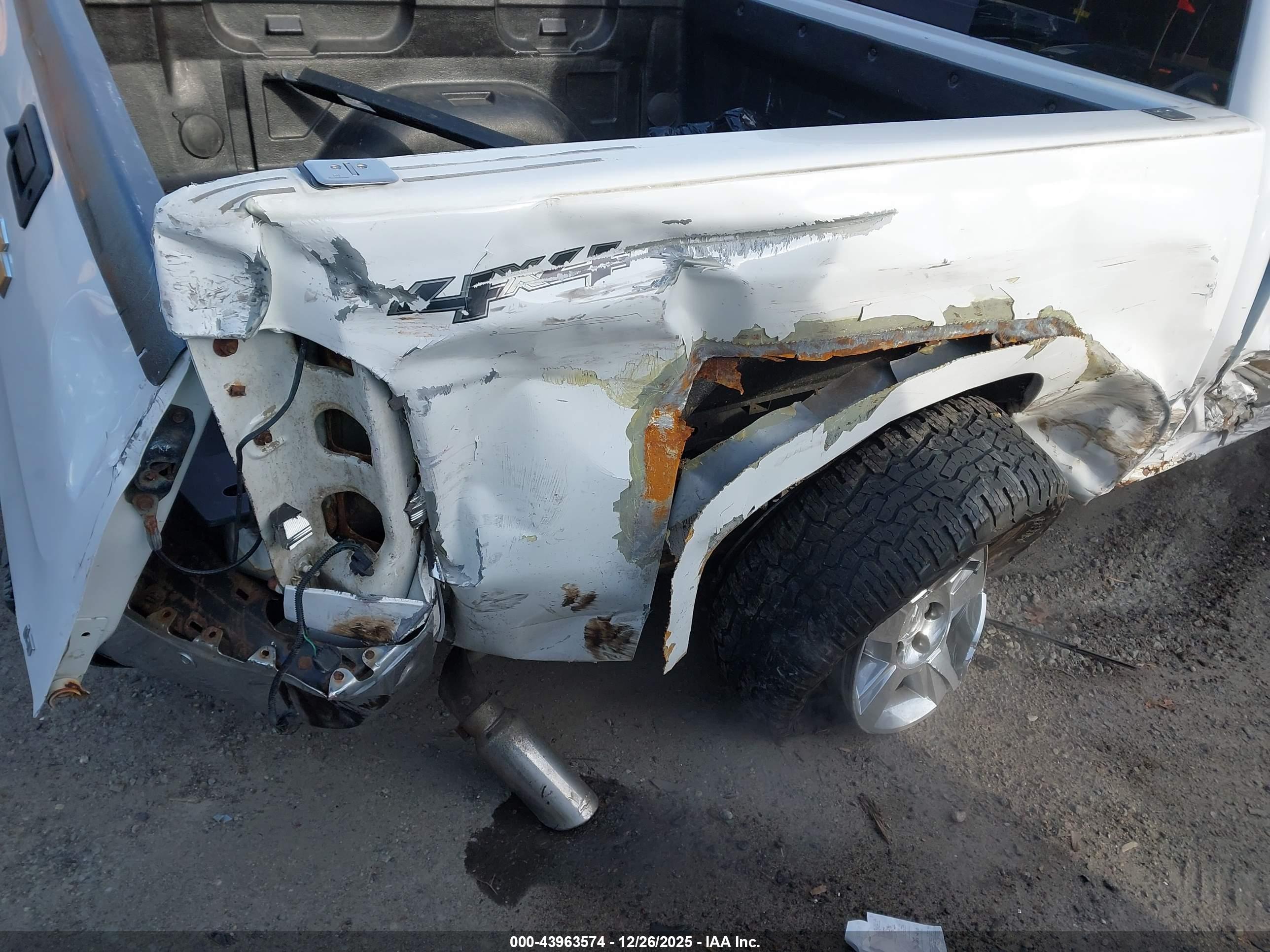 CHEVROLET SILVERADO image 4