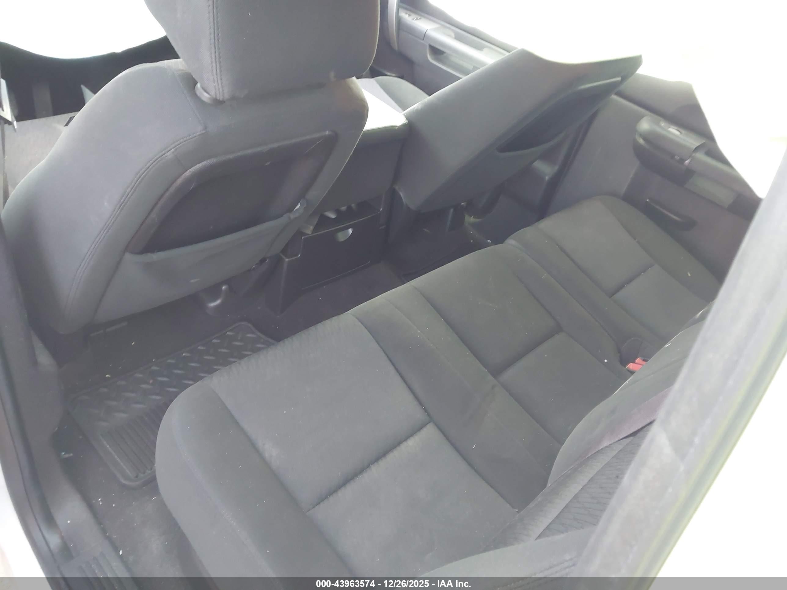 CHEVROLET SILVERADO image 8
