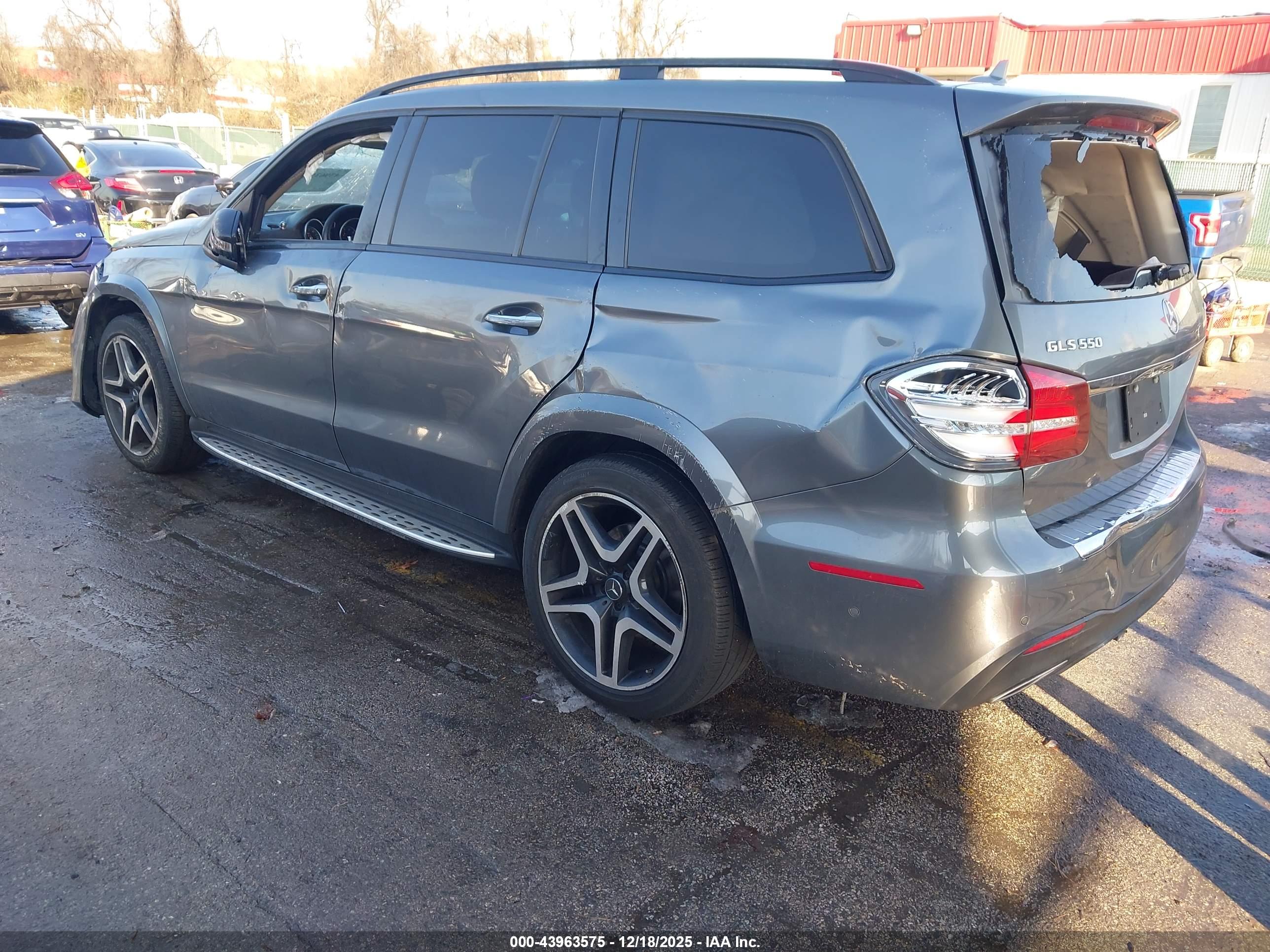 MERCEDES-BENZ GLS image 3