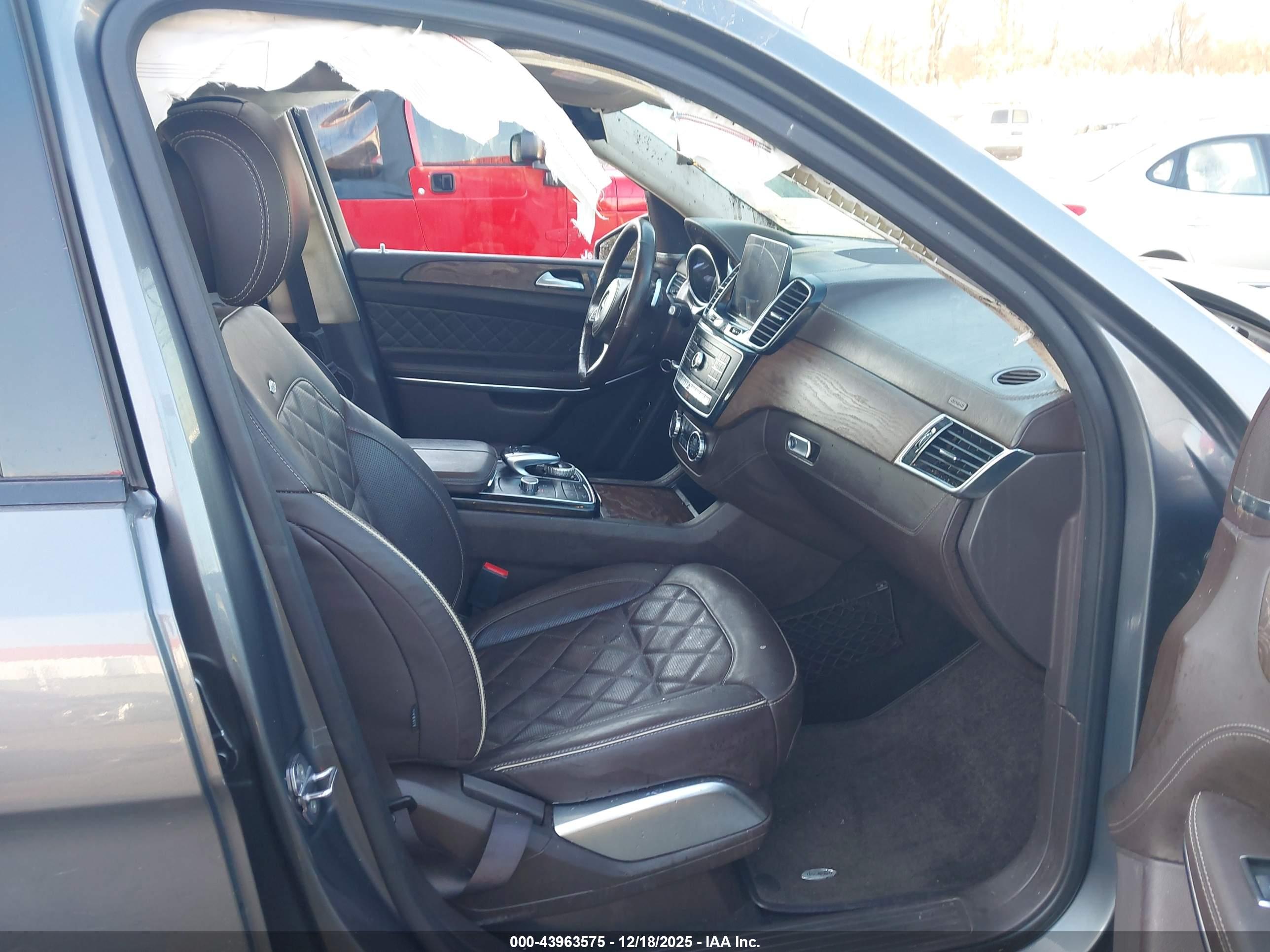 MERCEDES-BENZ GLS image 5