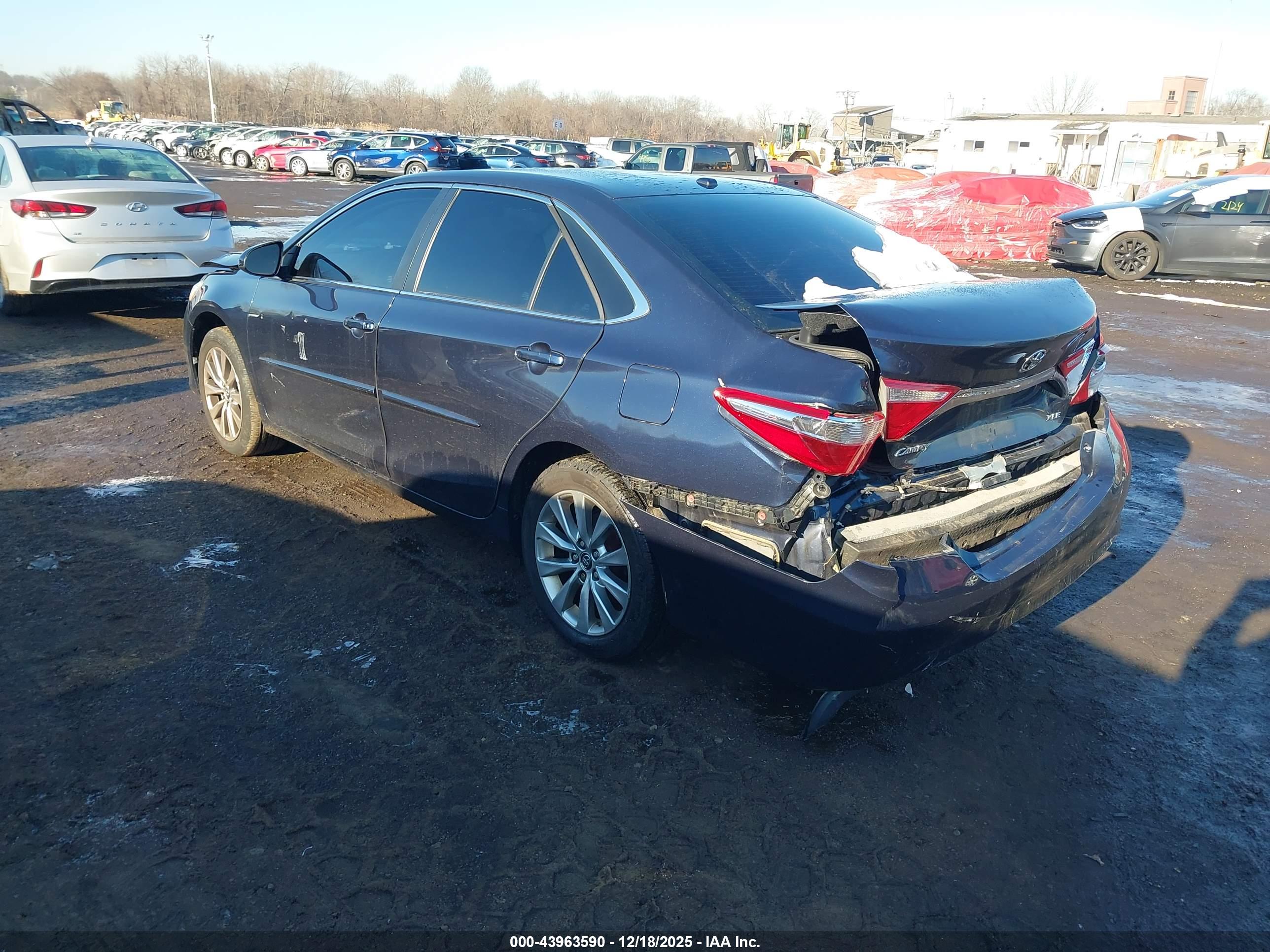 TOYOTA CAMRY image 3