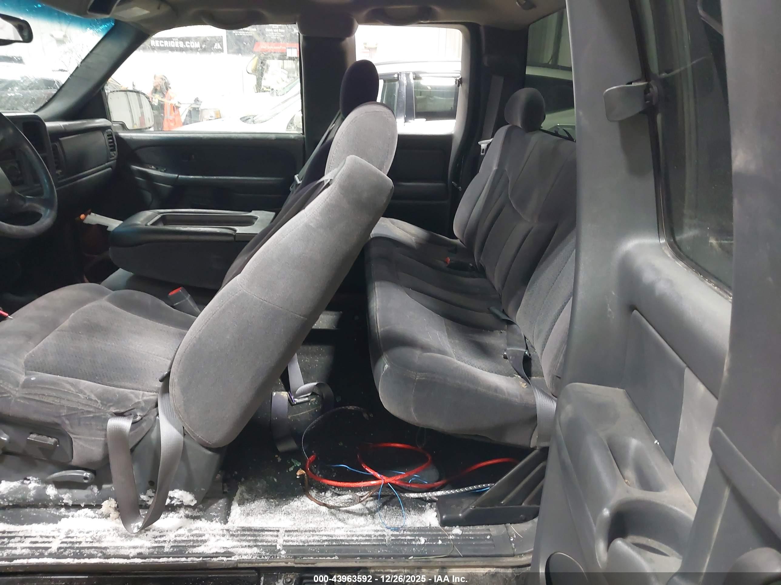 CHEVROLET SILVERADO image 8
