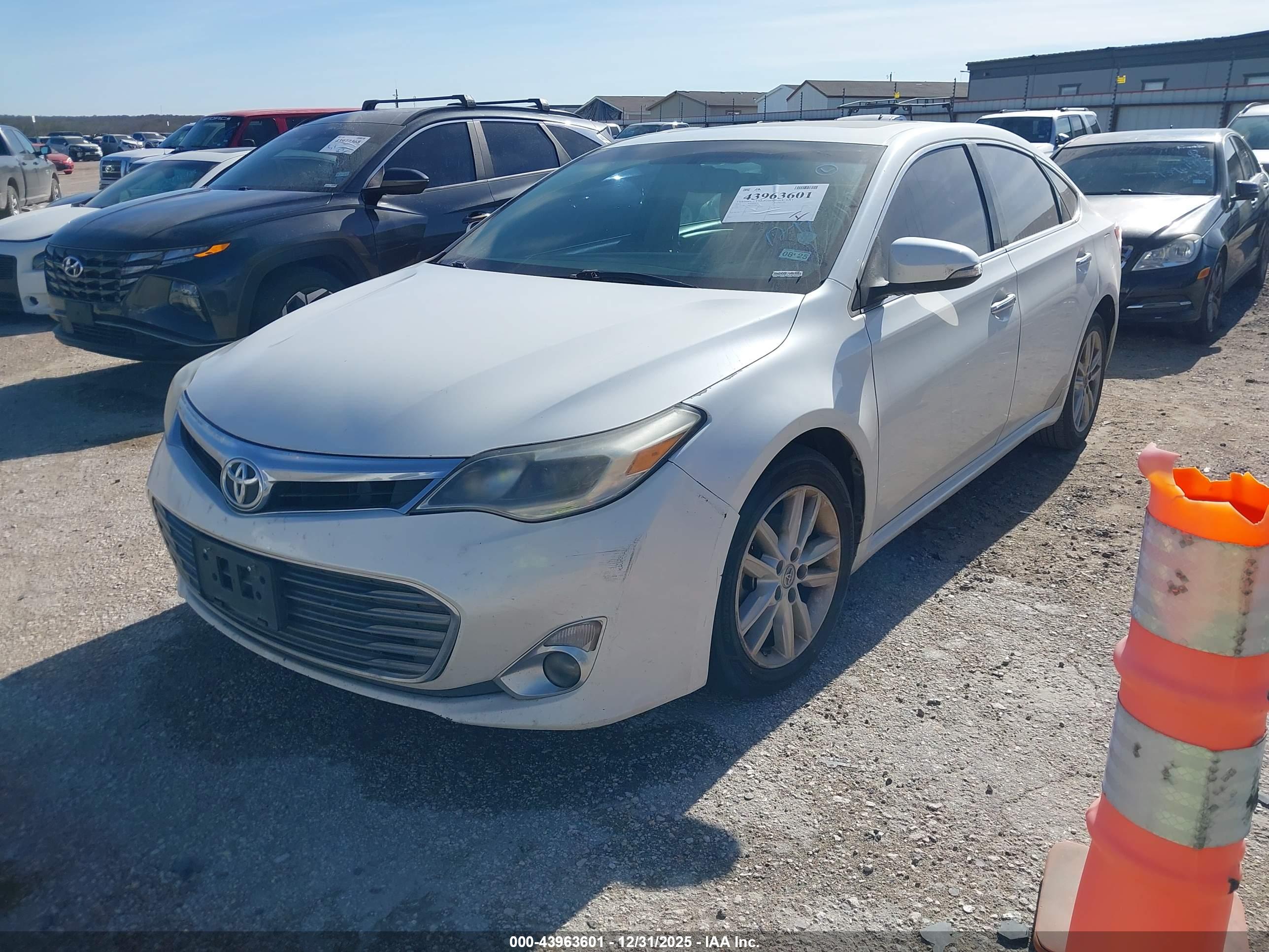 TOYOTA AVALON image 2
