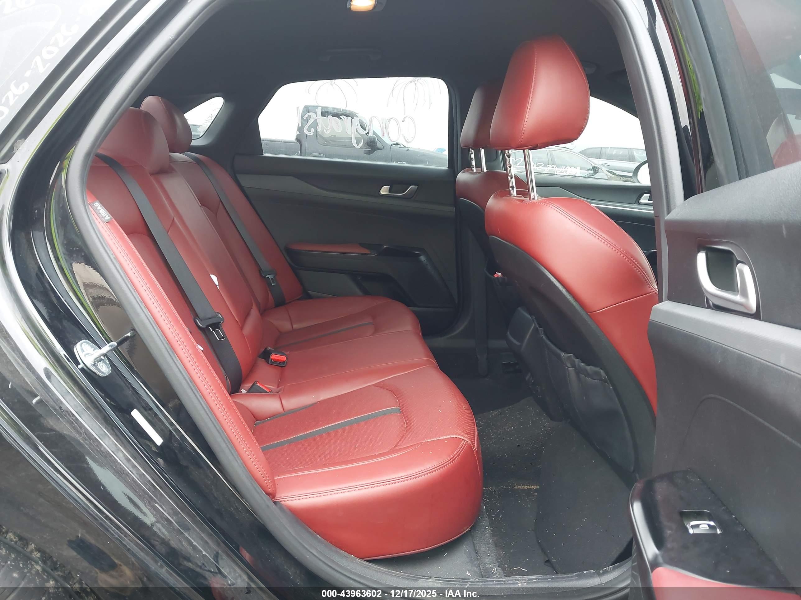 KIA K5 image 8