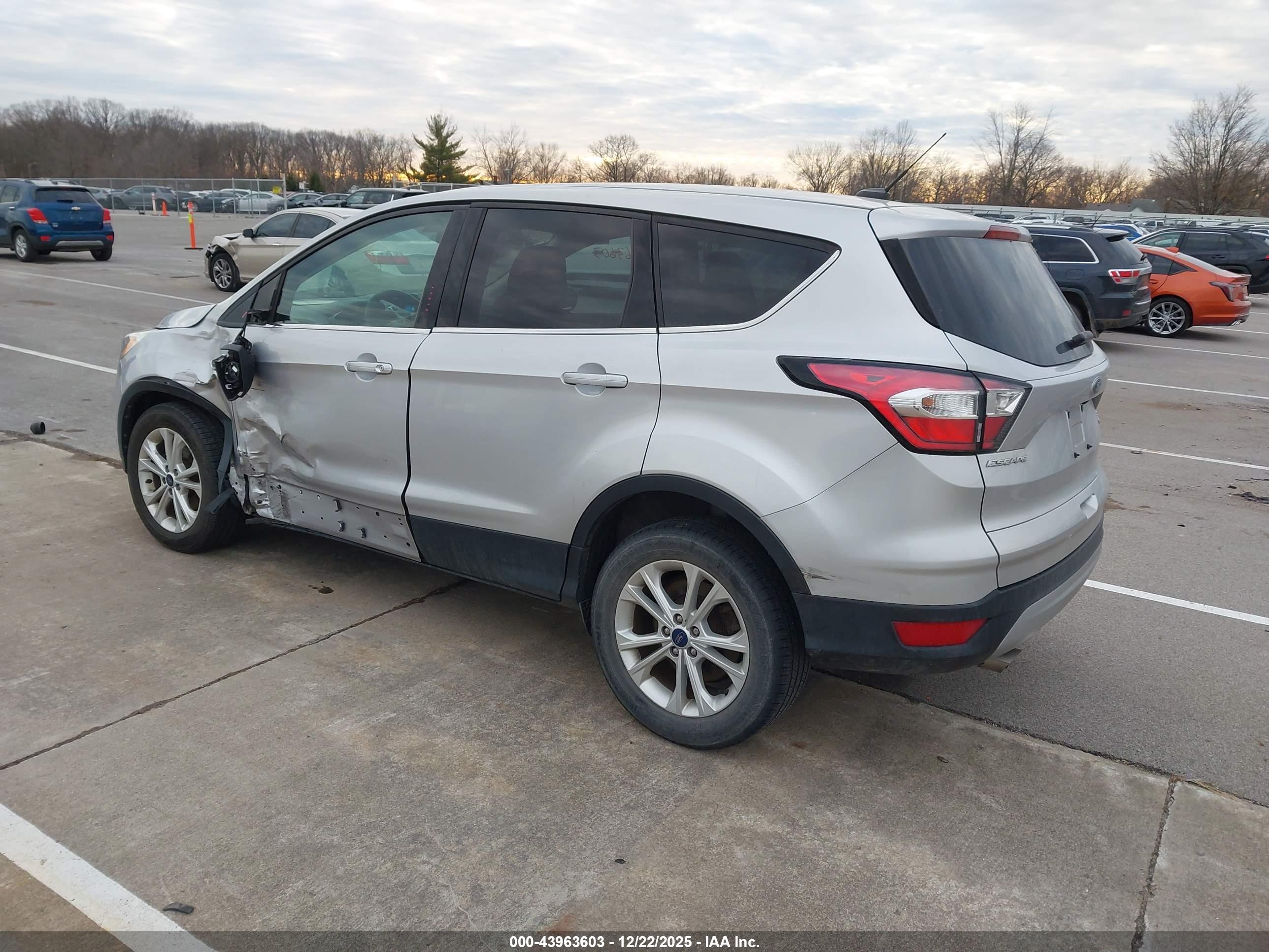 FORD ESCAPE image 3
