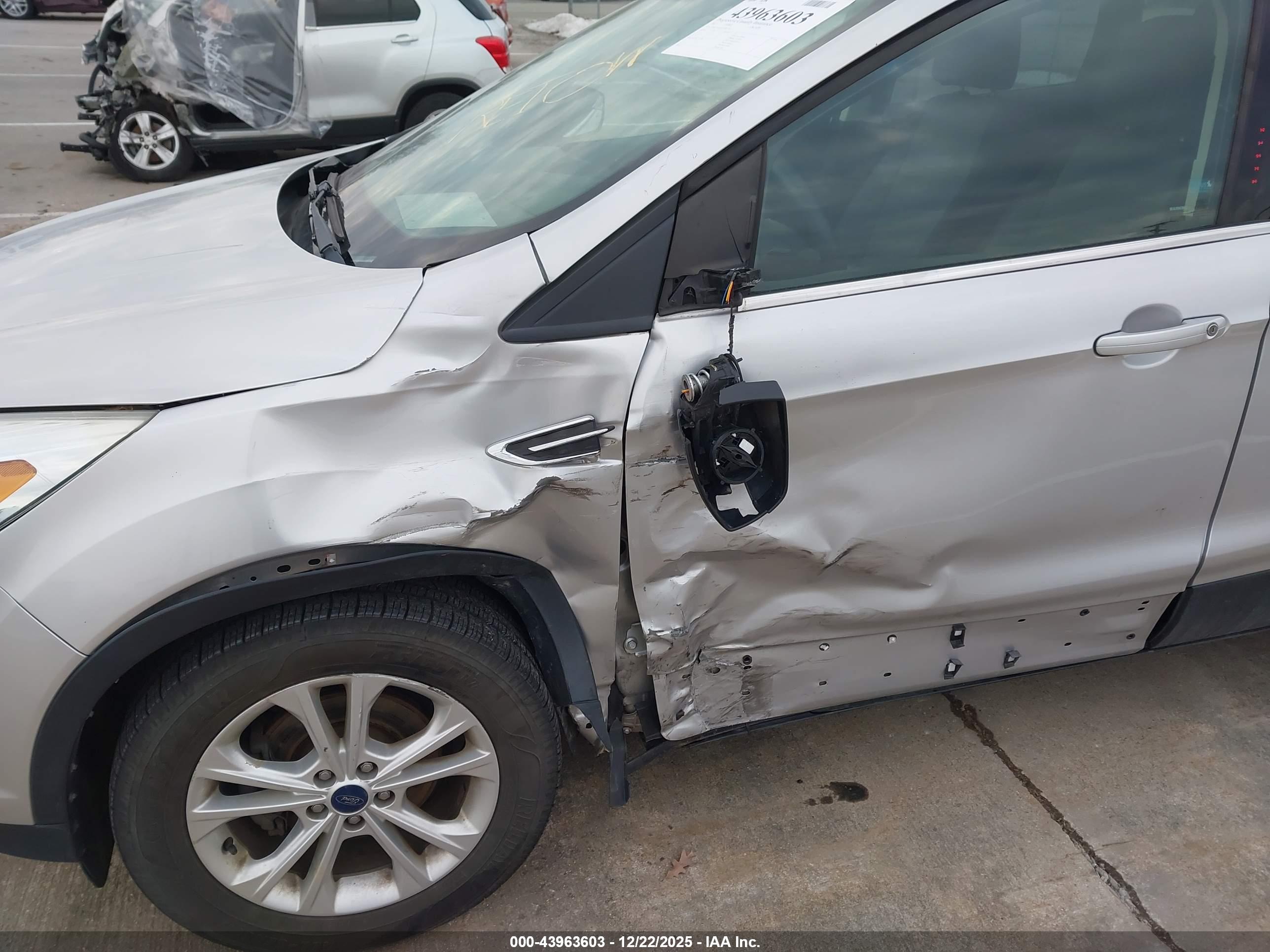 FORD ESCAPE image 6