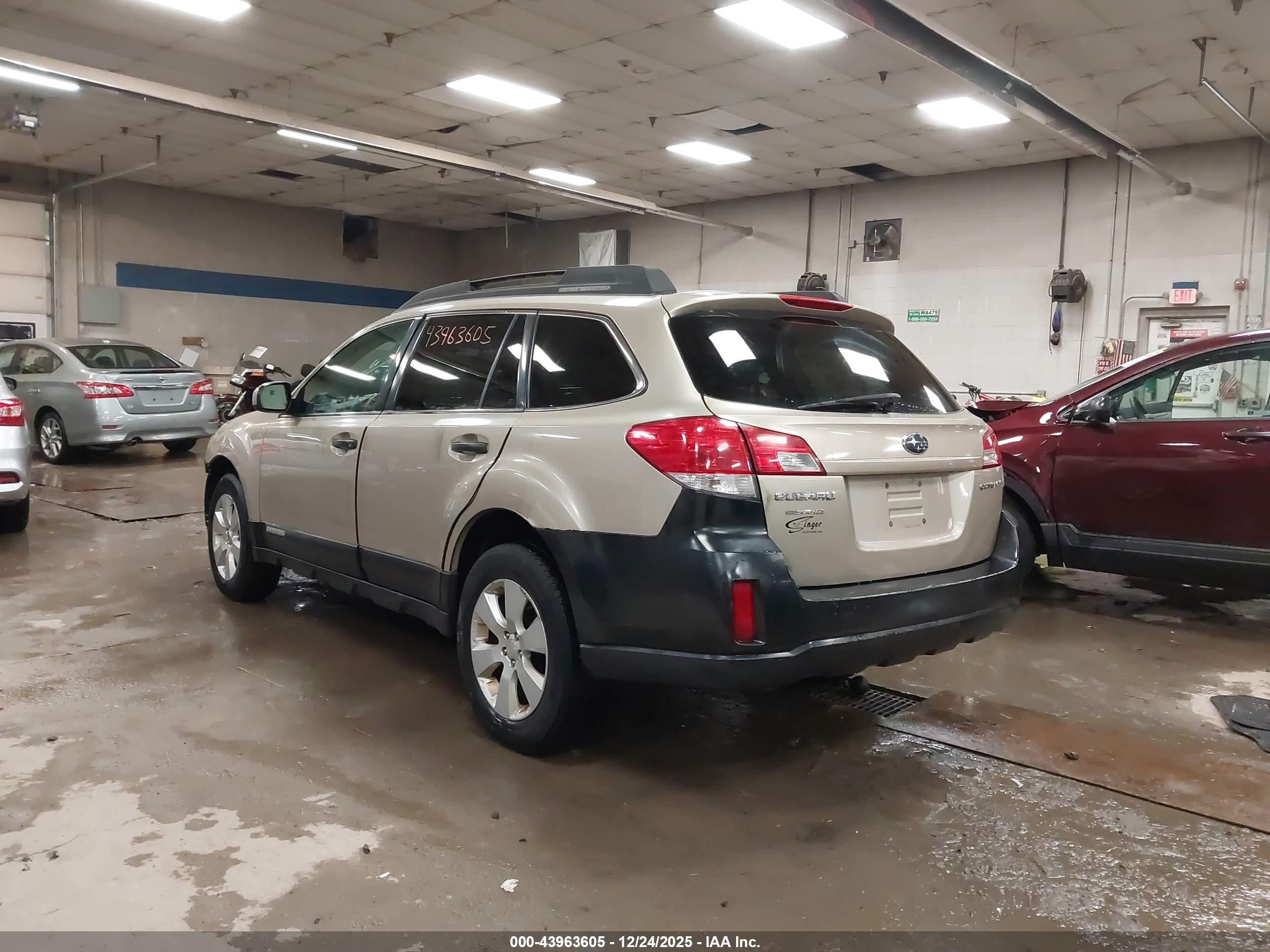 SUBARU OUTBACK image 3
