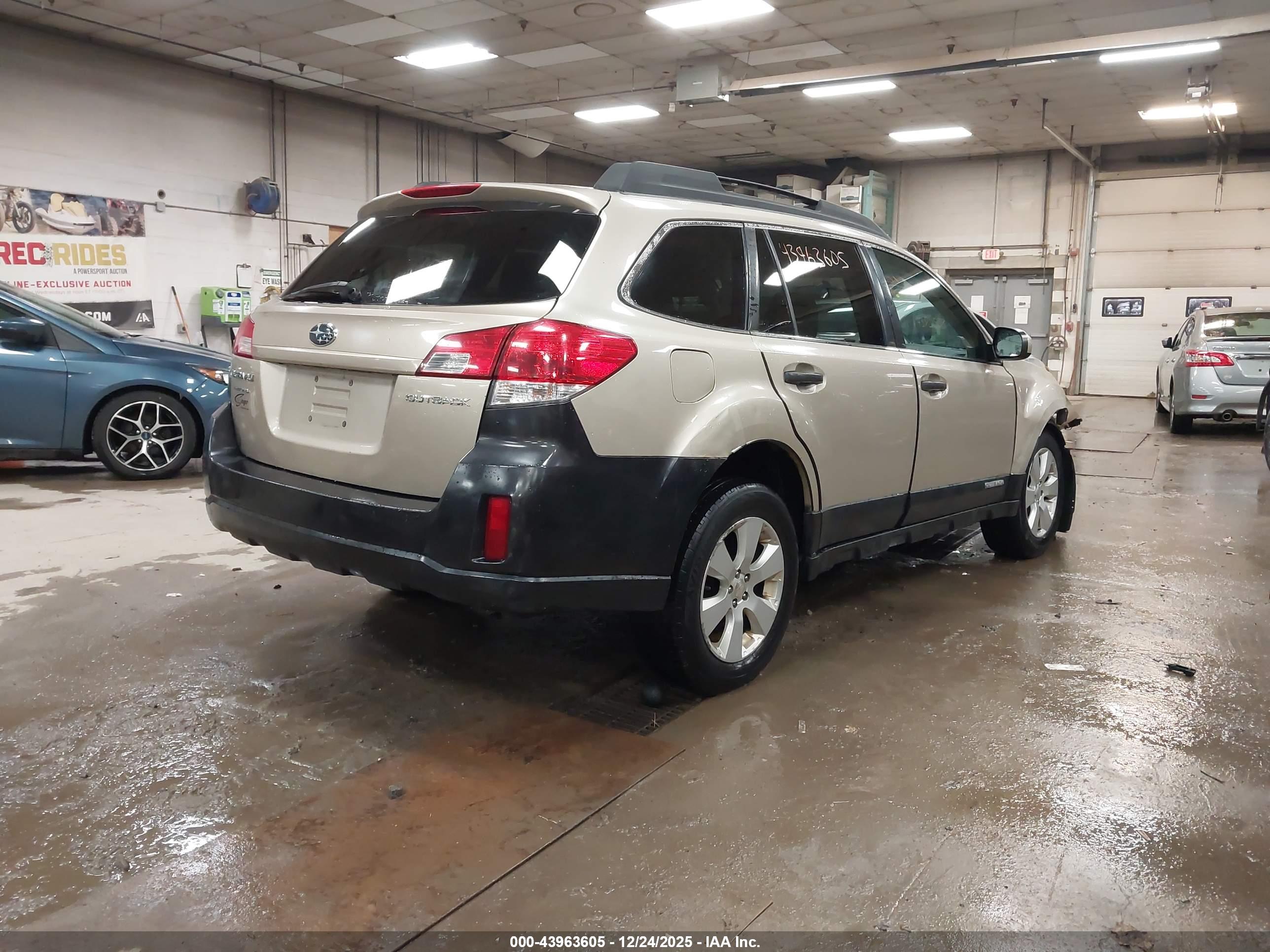 SUBARU OUTBACK image 4
