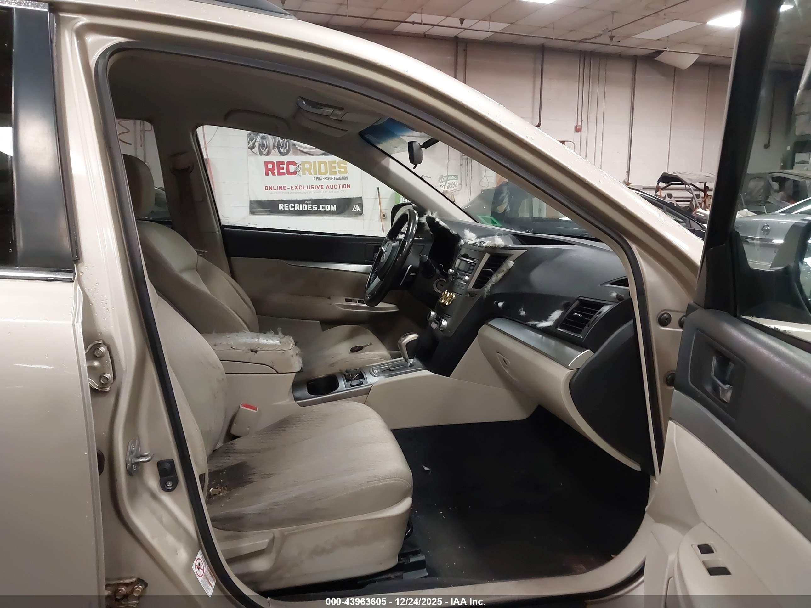 SUBARU OUTBACK image 5
