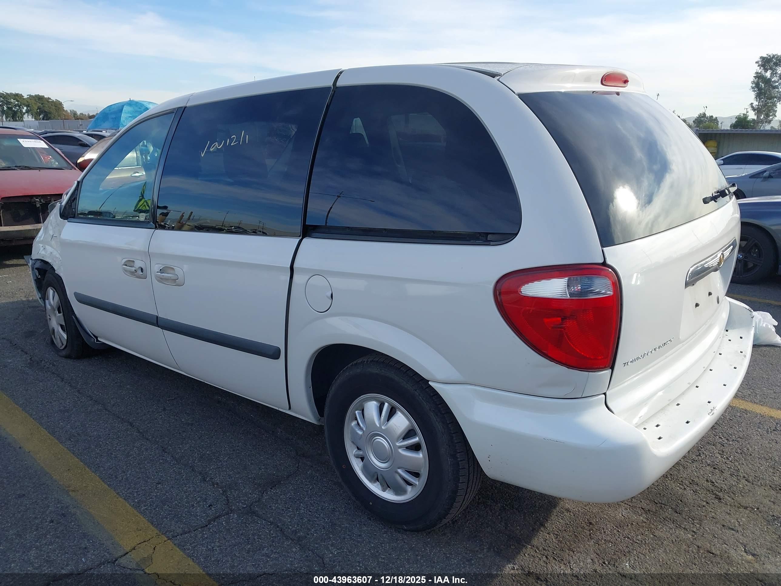 CHRYSLER TOWN image 3