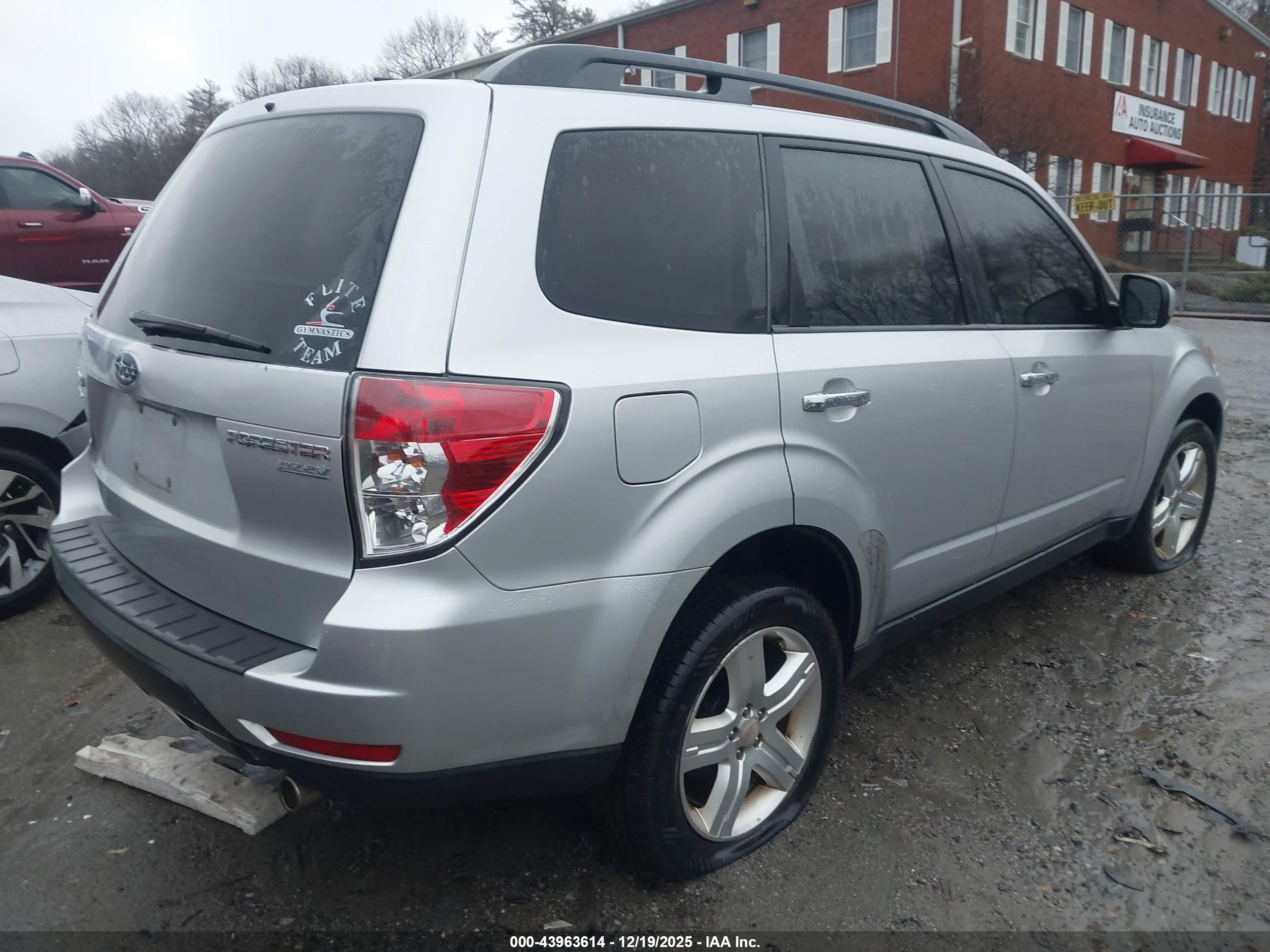 SUBARU FORESTER image 4