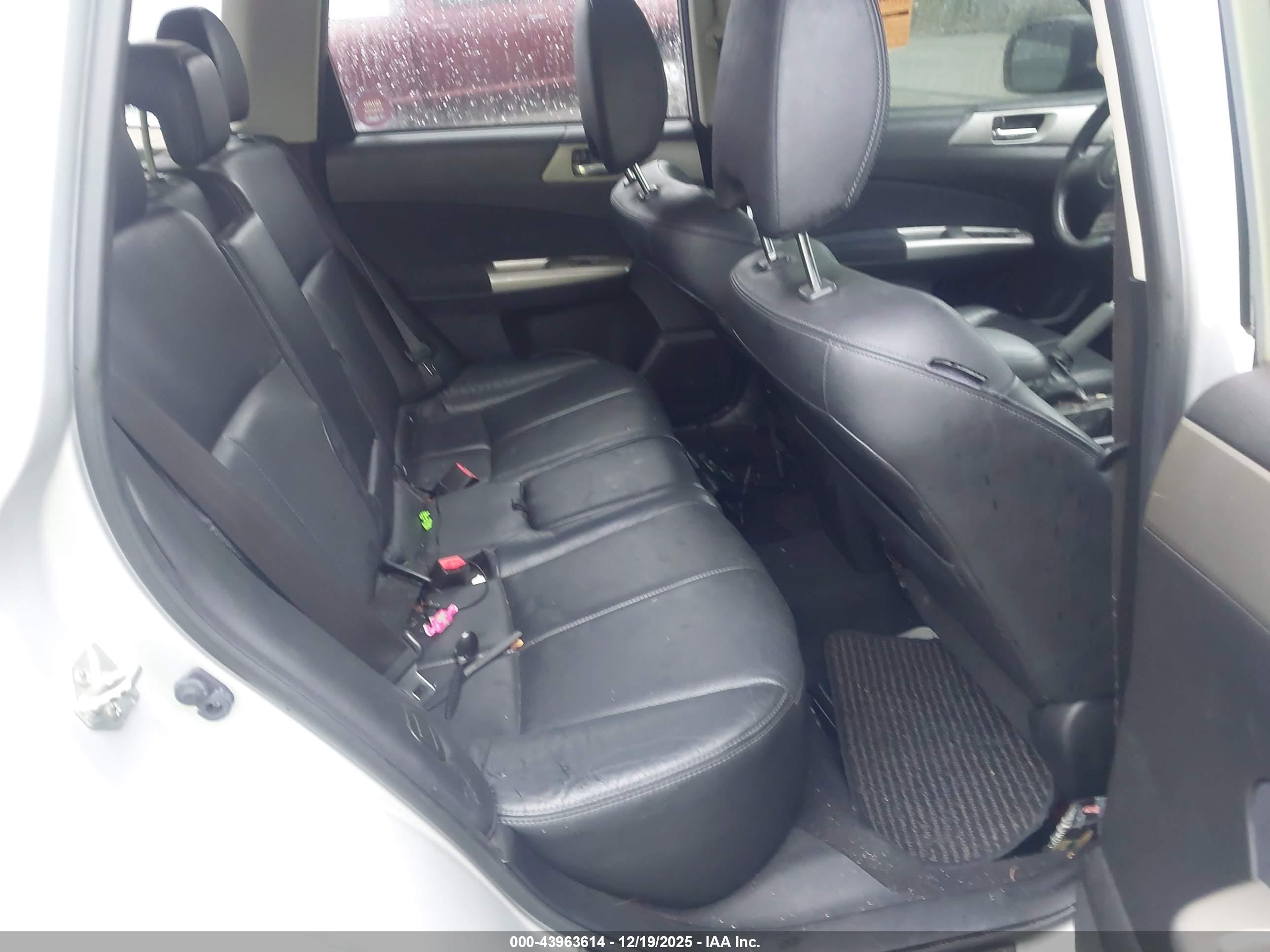 SUBARU FORESTER image 8