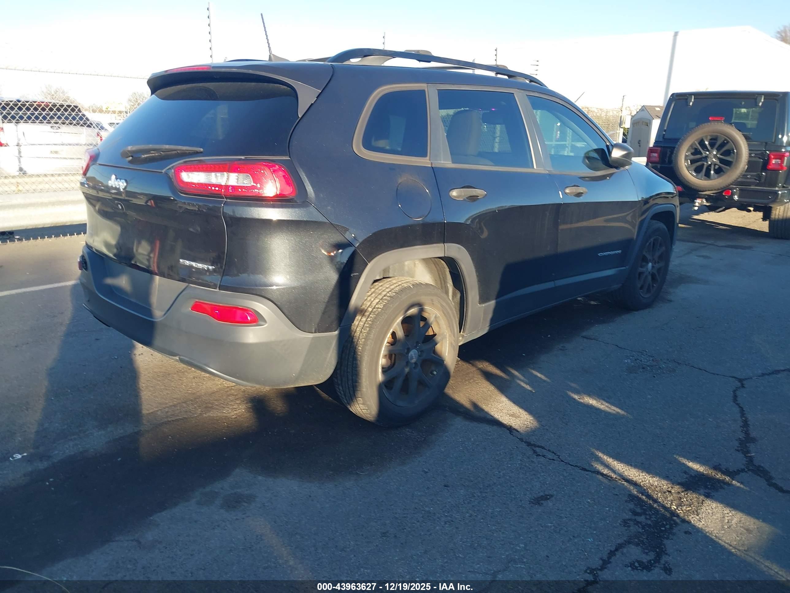 JEEP CHEROKEE image 4