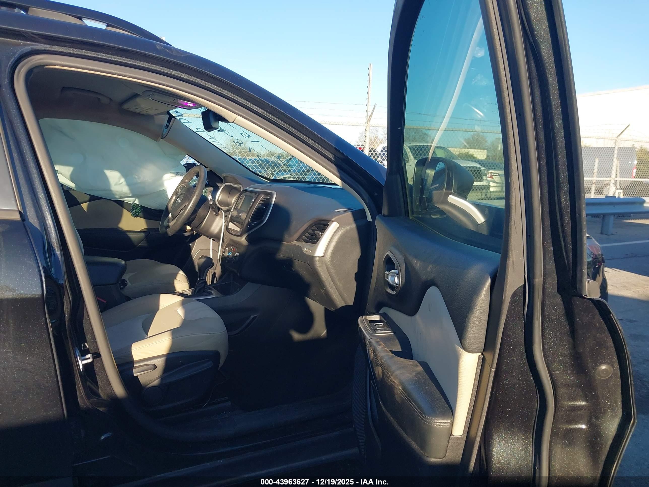 JEEP CHEROKEE image 5