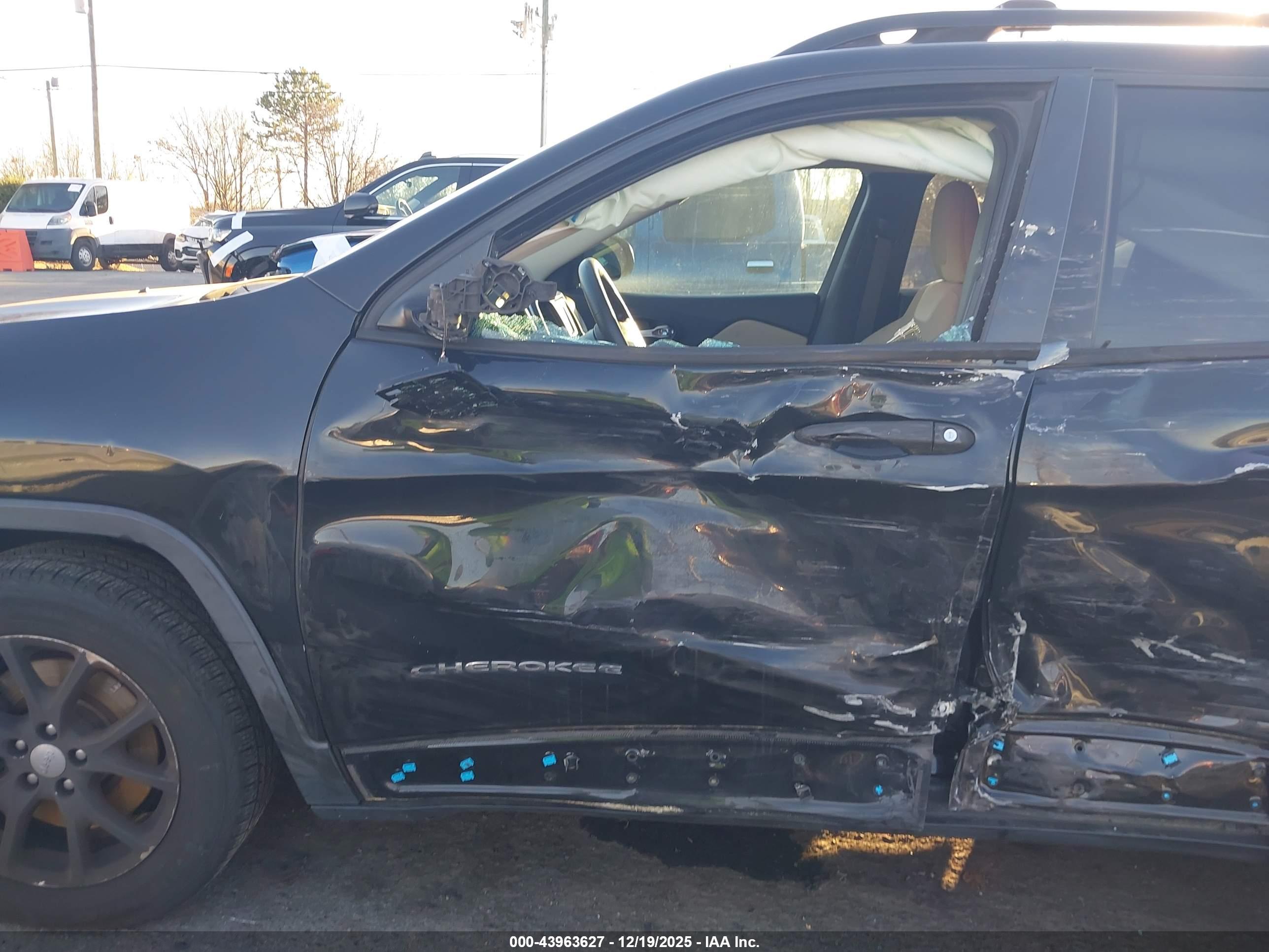 JEEP CHEROKEE image 6