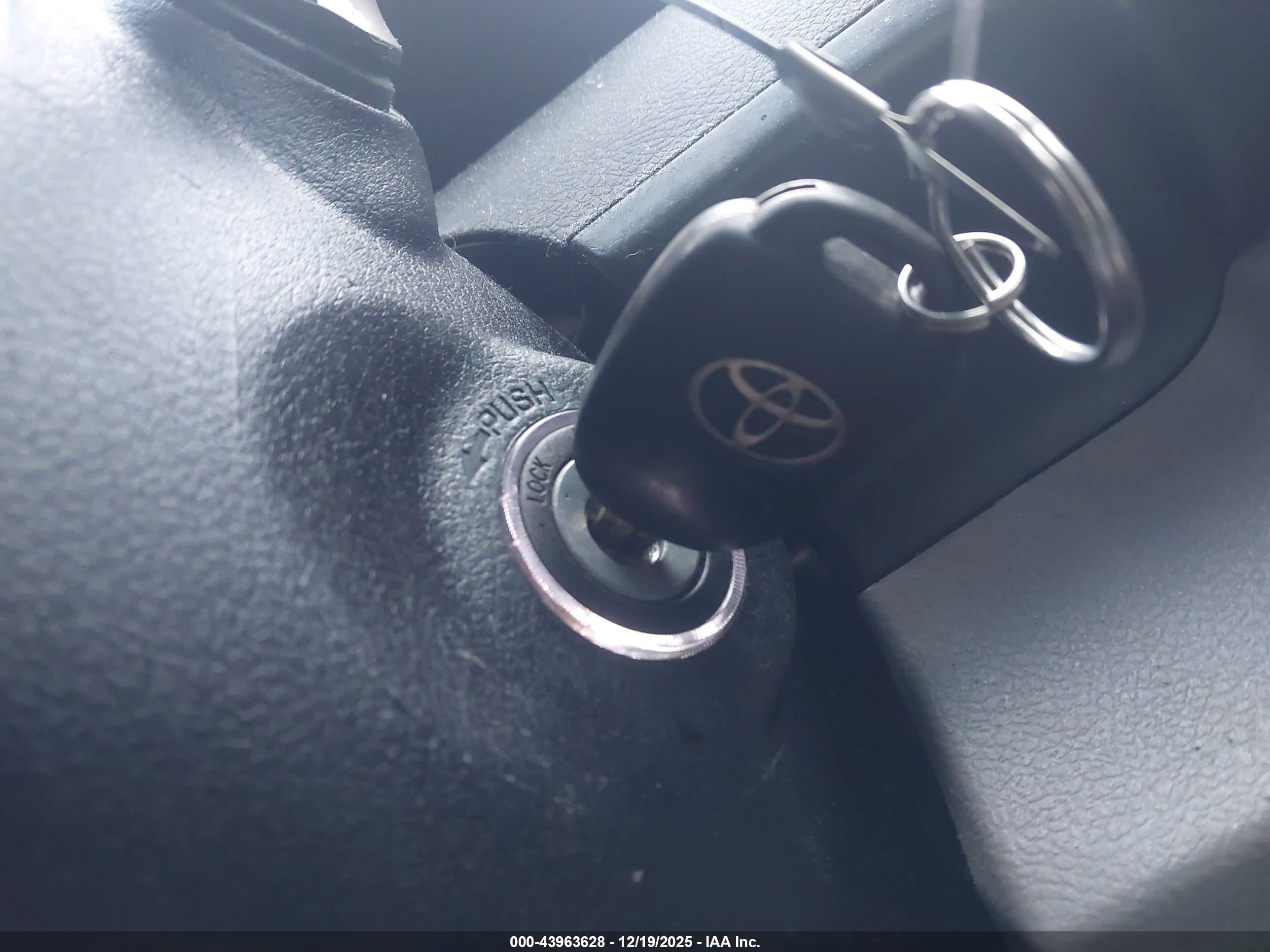 TOYOTA CAMRY image 11