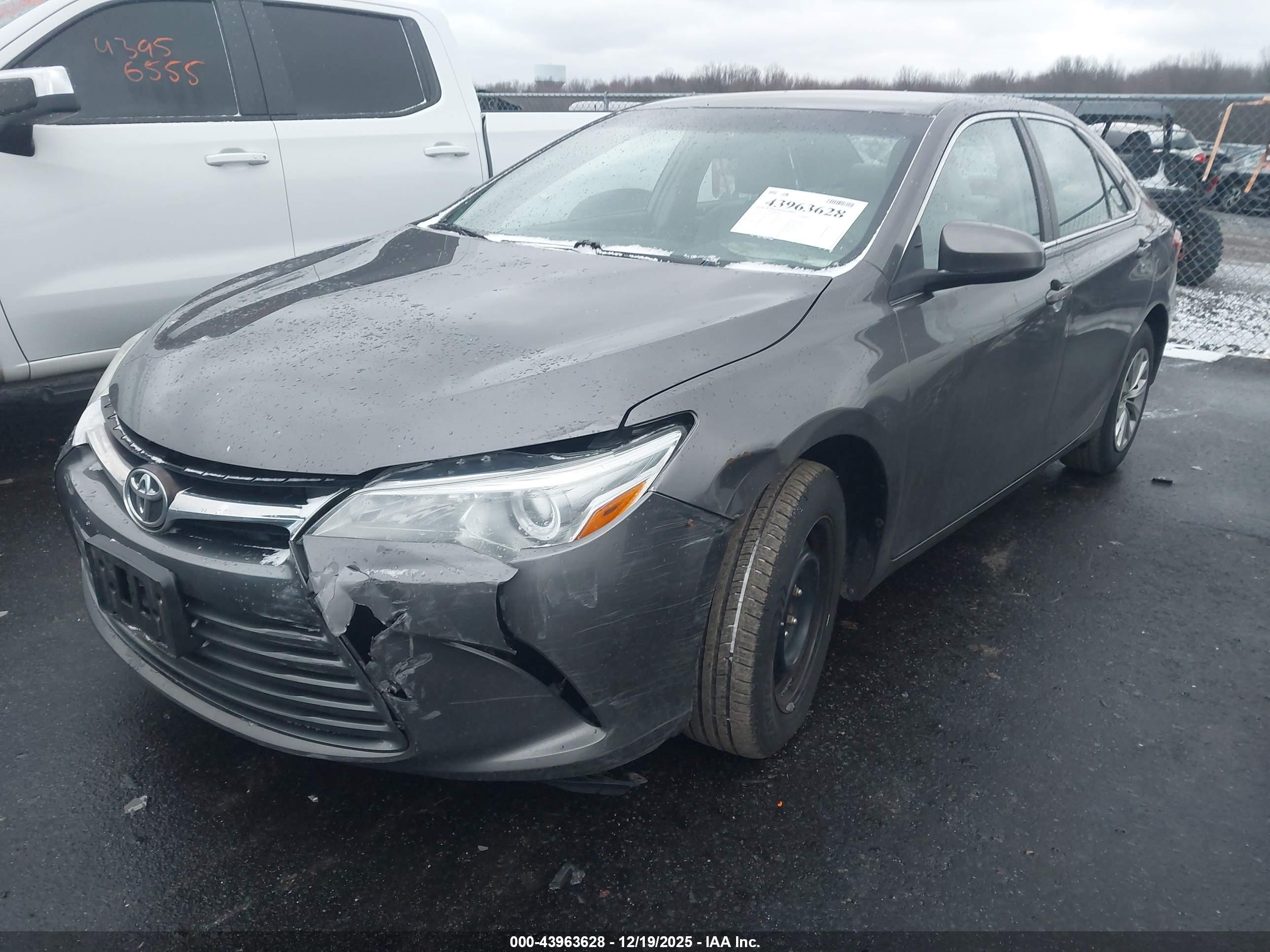 TOYOTA CAMRY image 2
