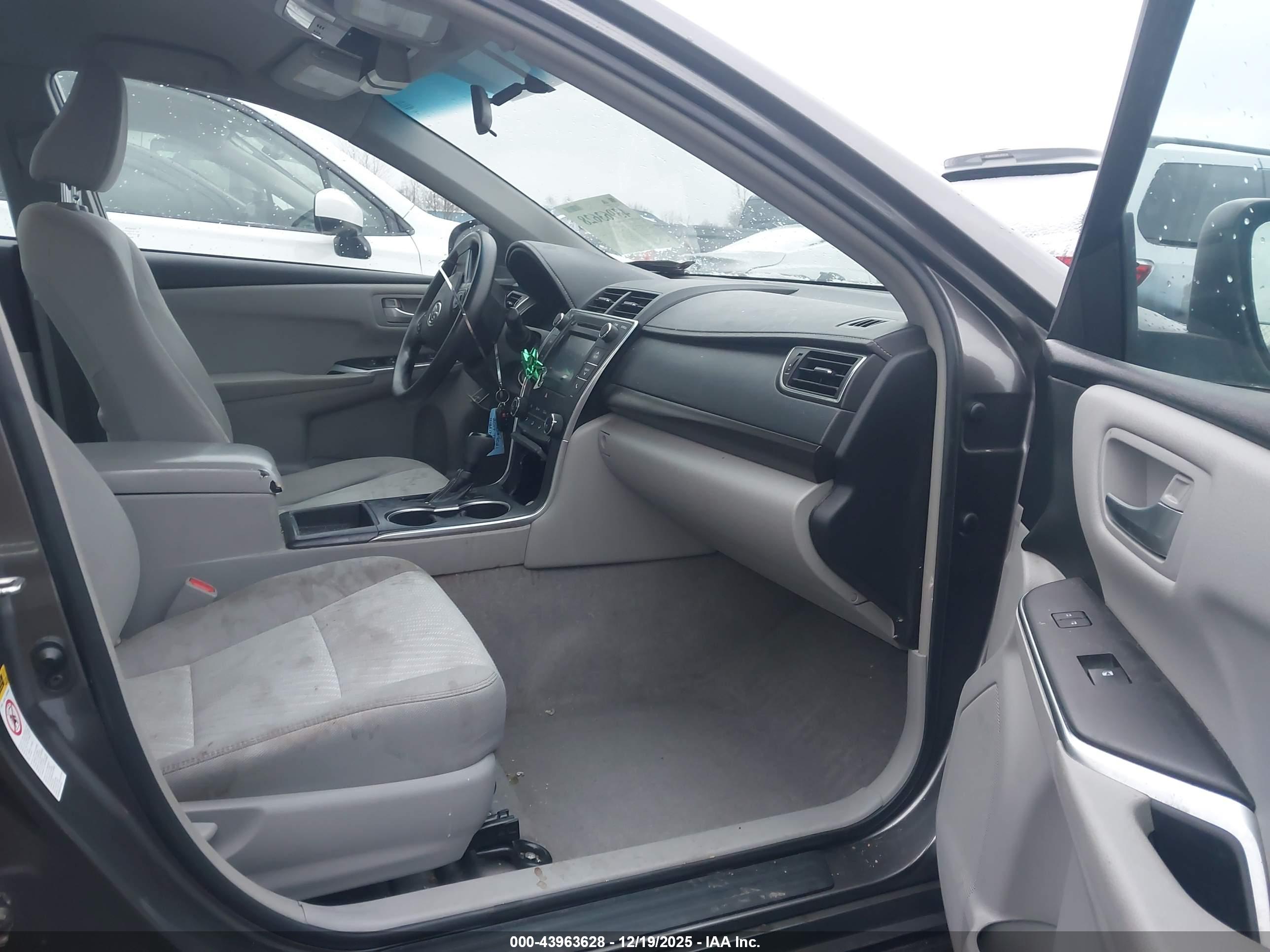 TOYOTA CAMRY image 5