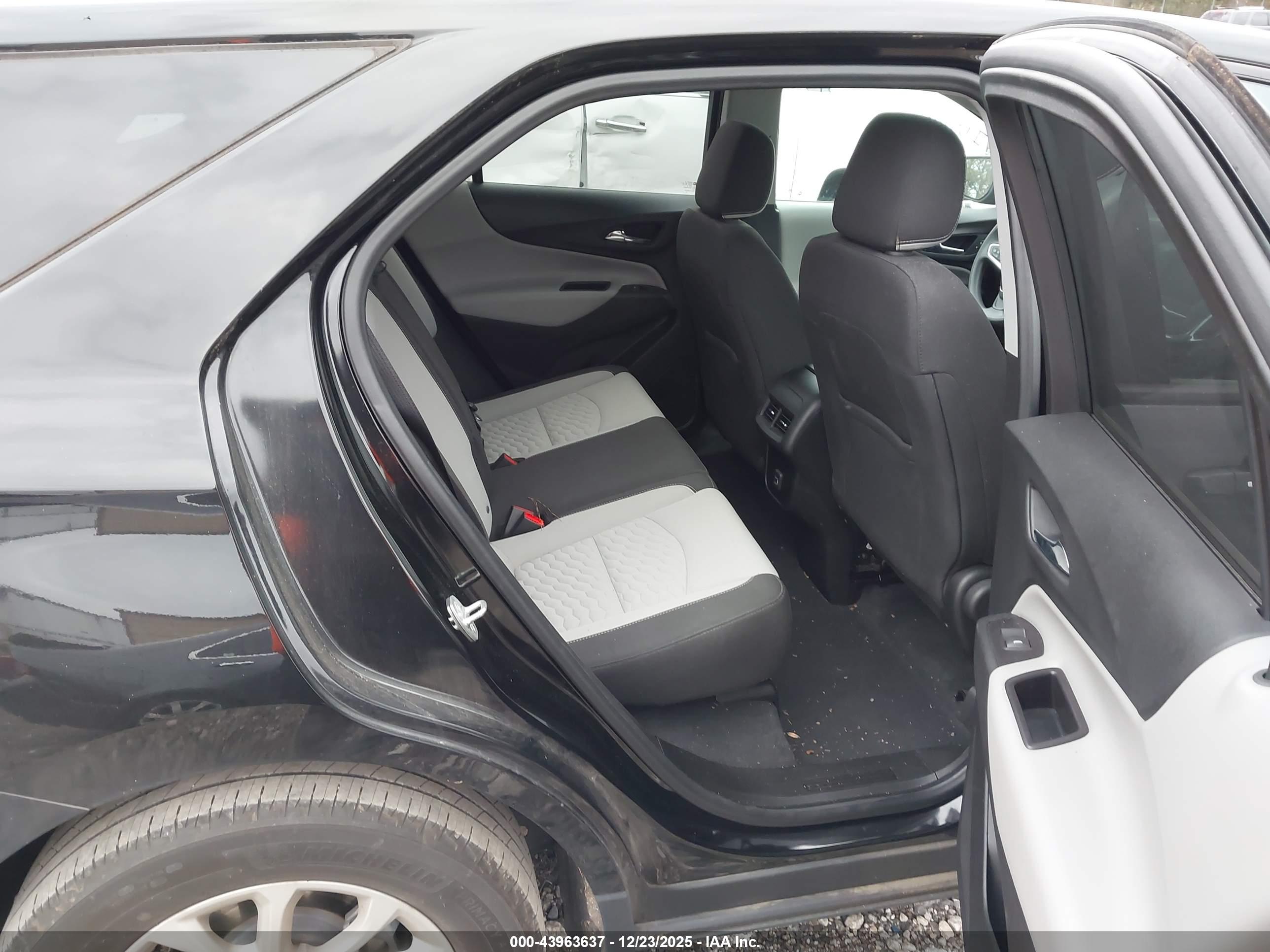 CHEVROLET EQUINOX image 8