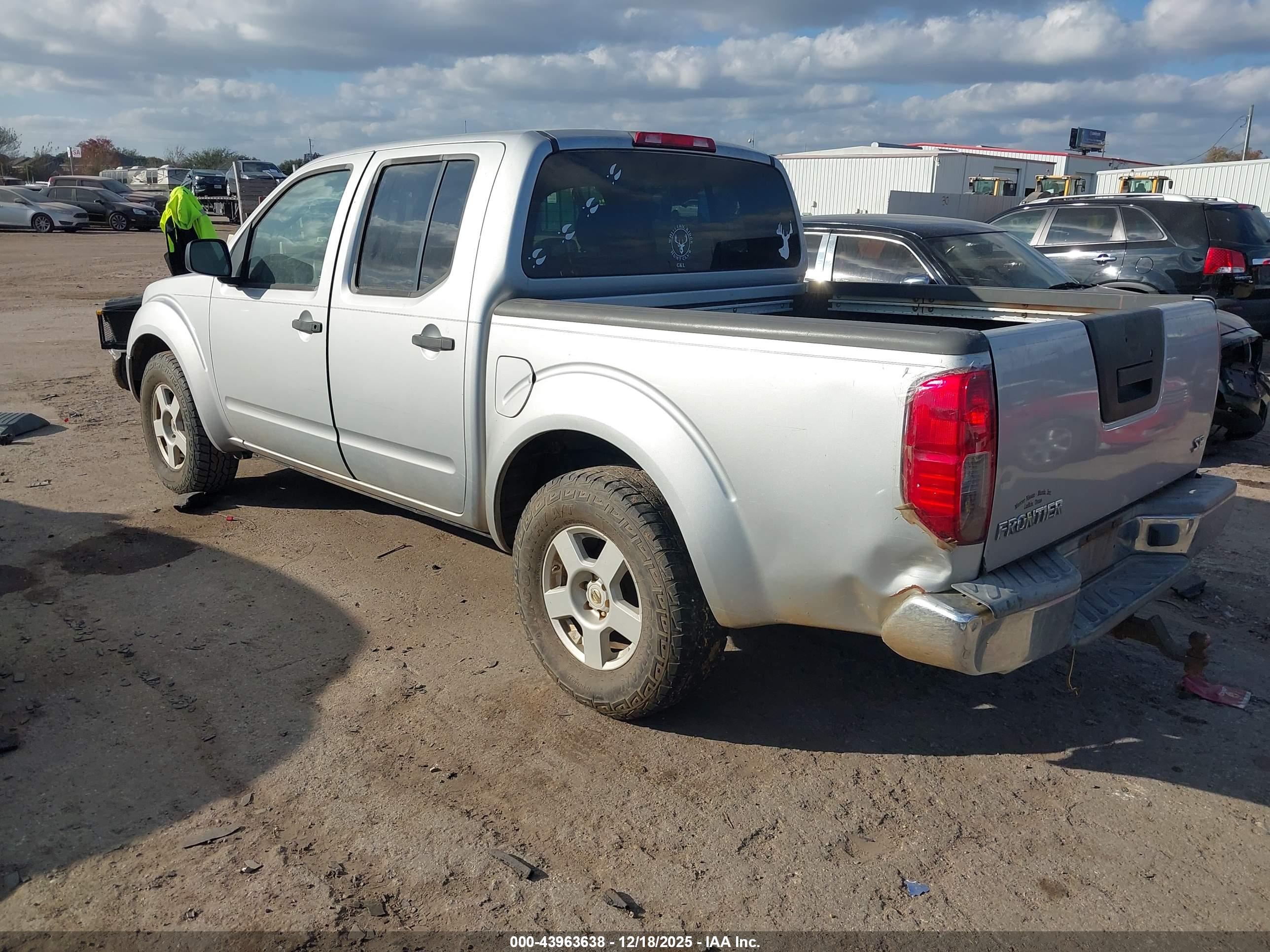 NISSAN FRONTIER image 3