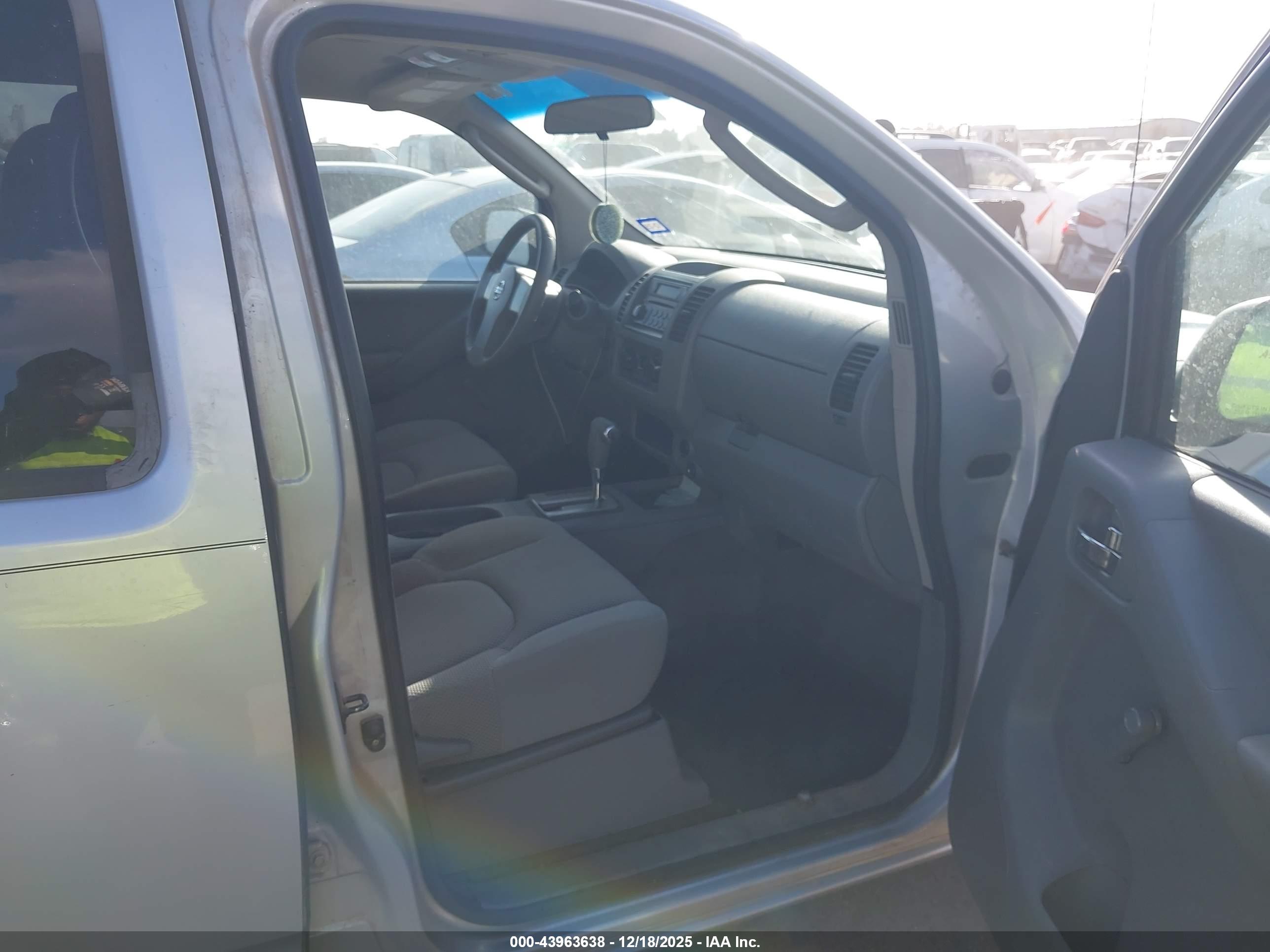 NISSAN FRONTIER image 5