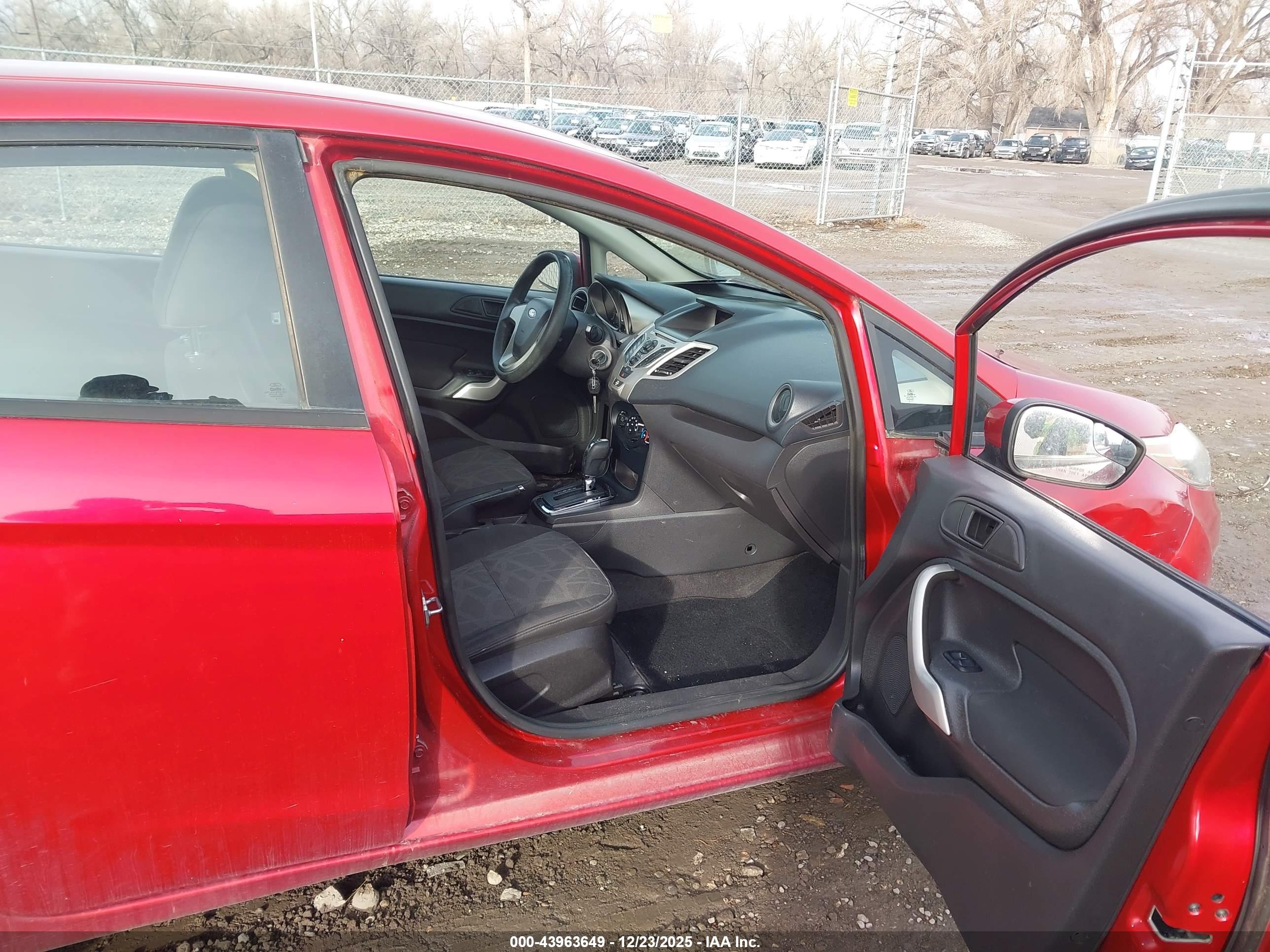 FORD FIESTA image 5
