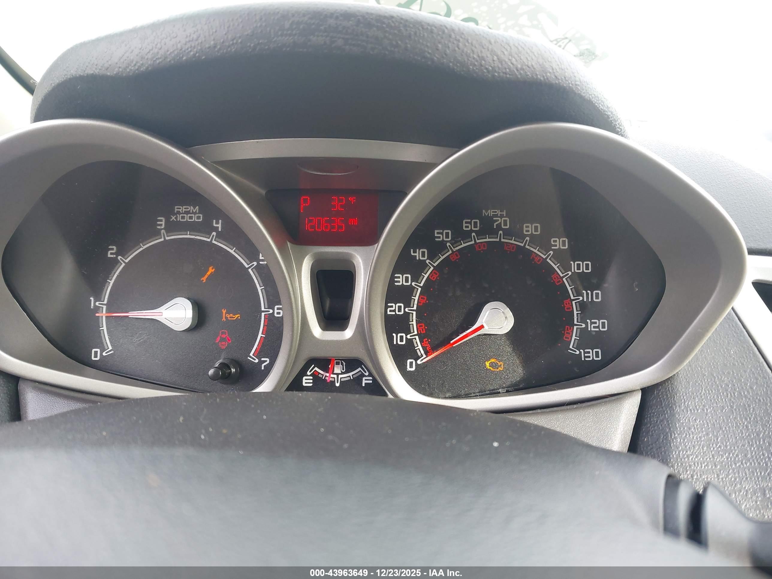FORD FIESTA image 7