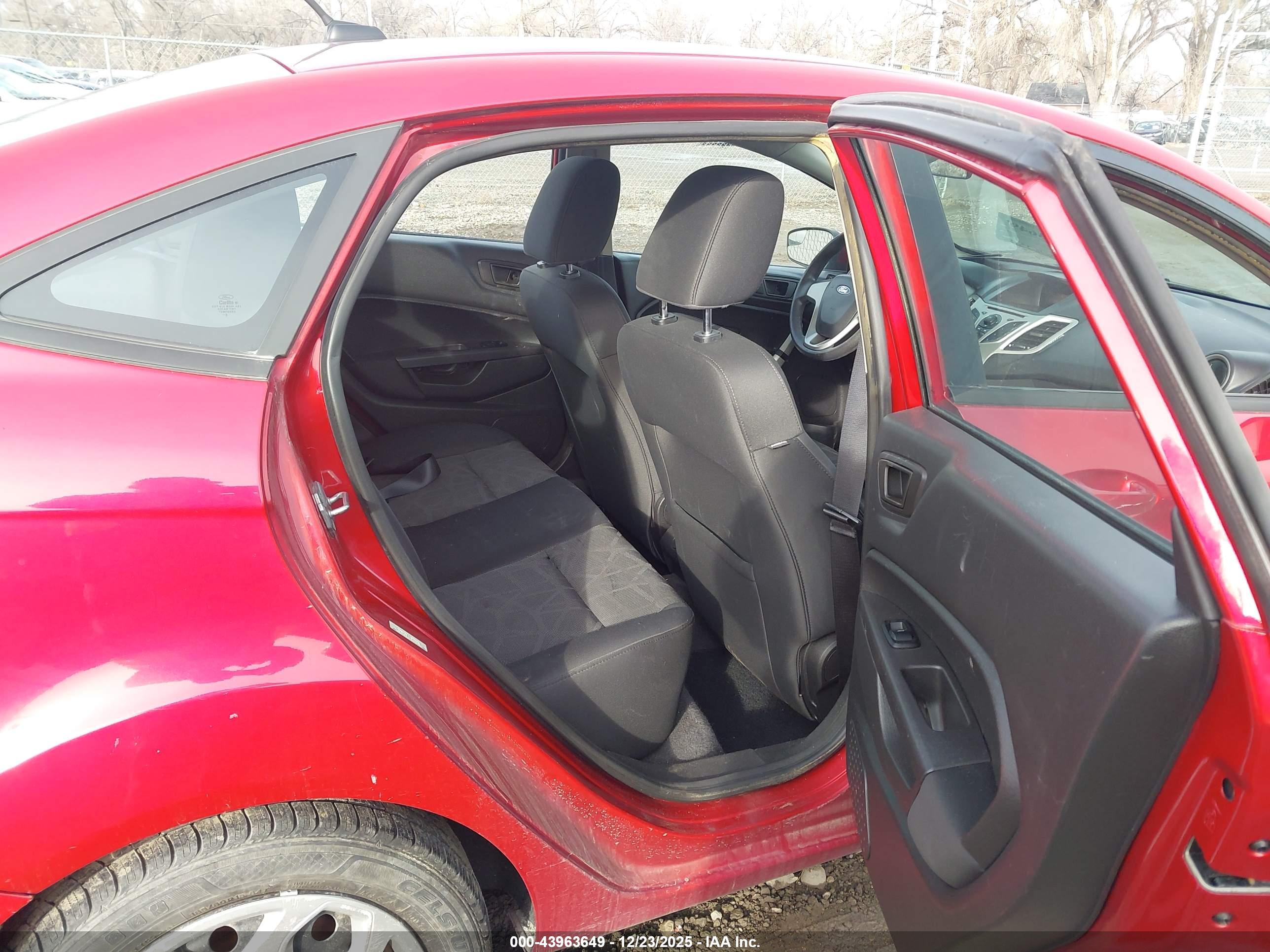 FORD FIESTA image 8