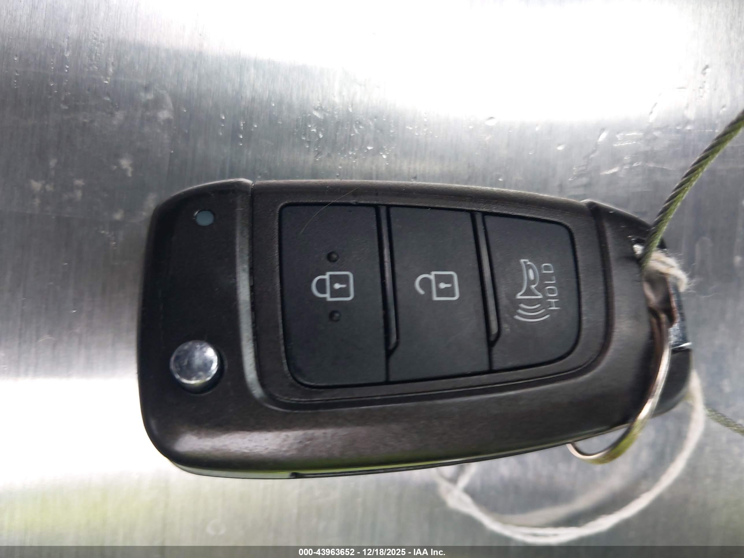 HYUNDAI TUCSON image 11
