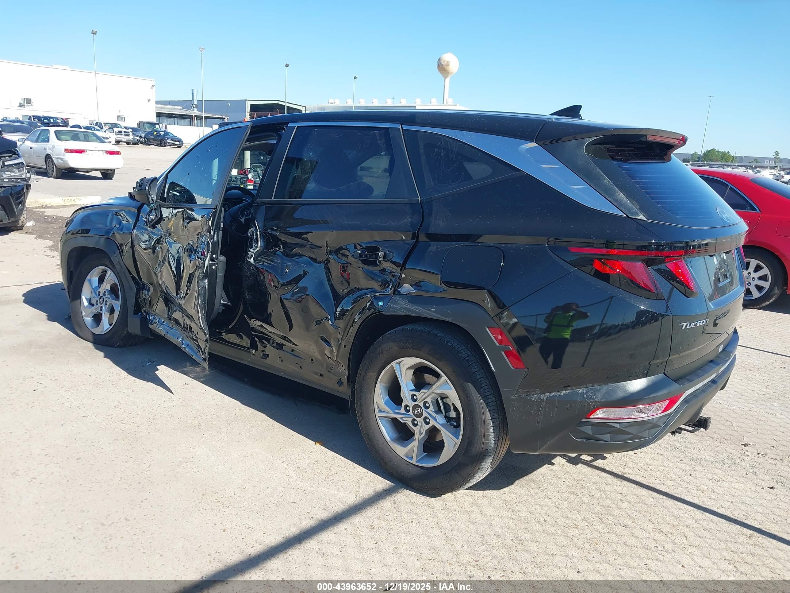HYUNDAI TUCSON image 3