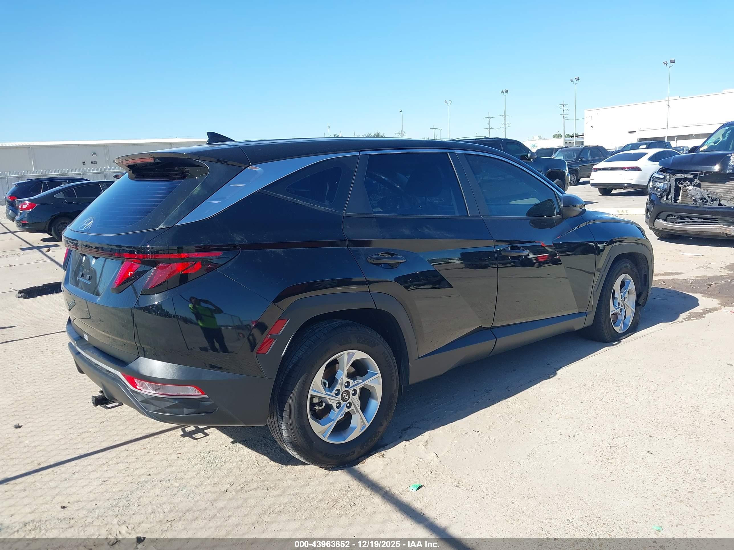 HYUNDAI TUCSON image 4