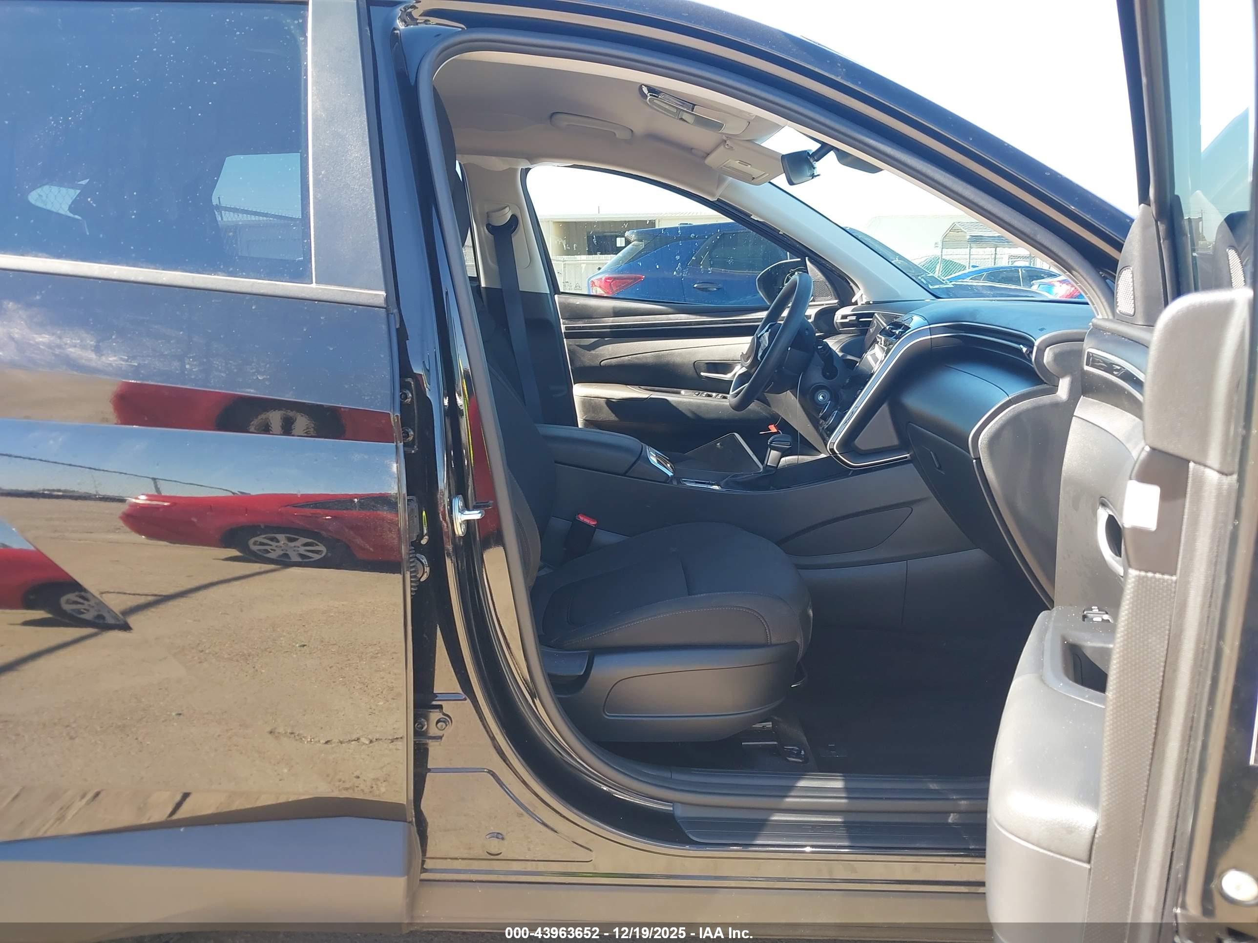 HYUNDAI TUCSON image 5
