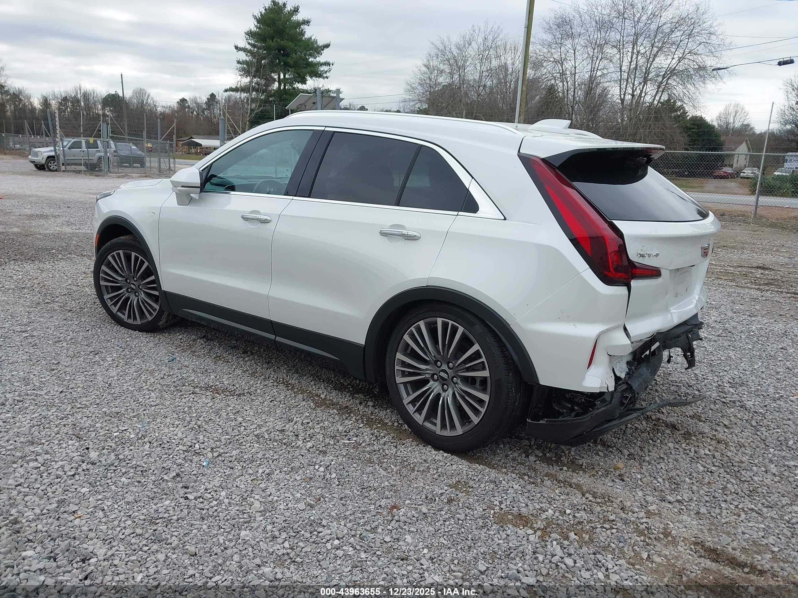 CADILLAC XT4 image 3