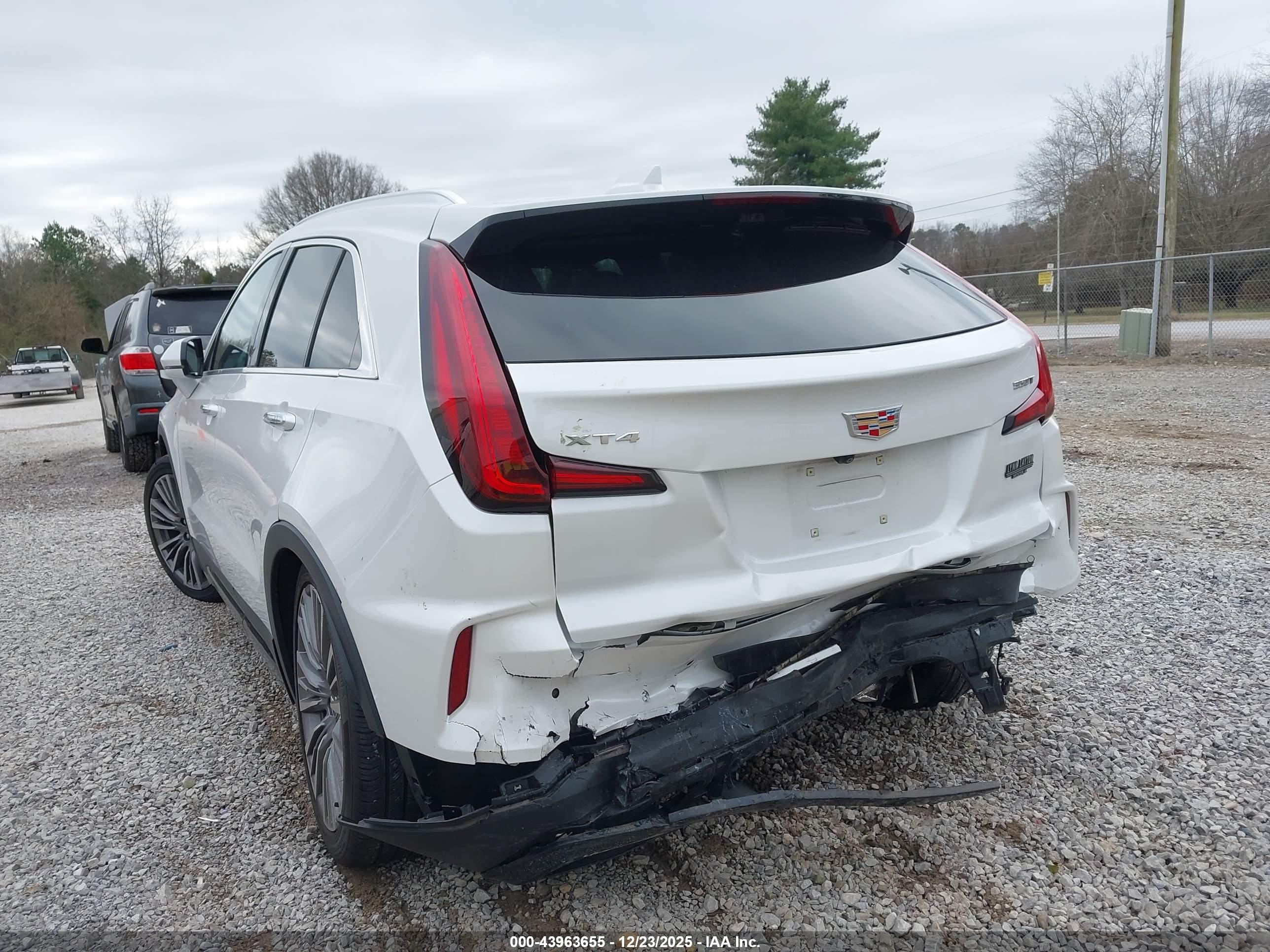 CADILLAC XT4 image 6