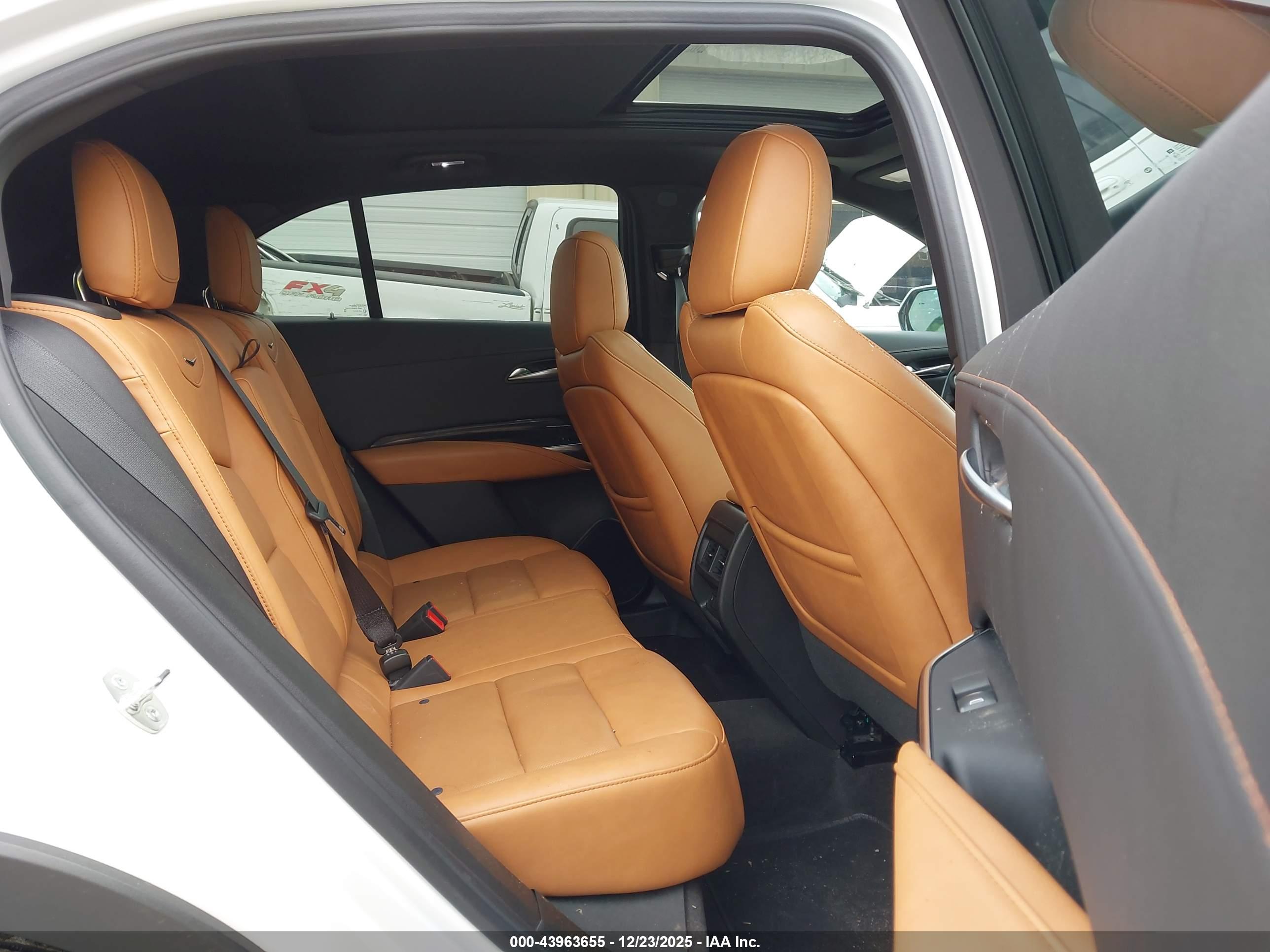 CADILLAC XT4 image 8
