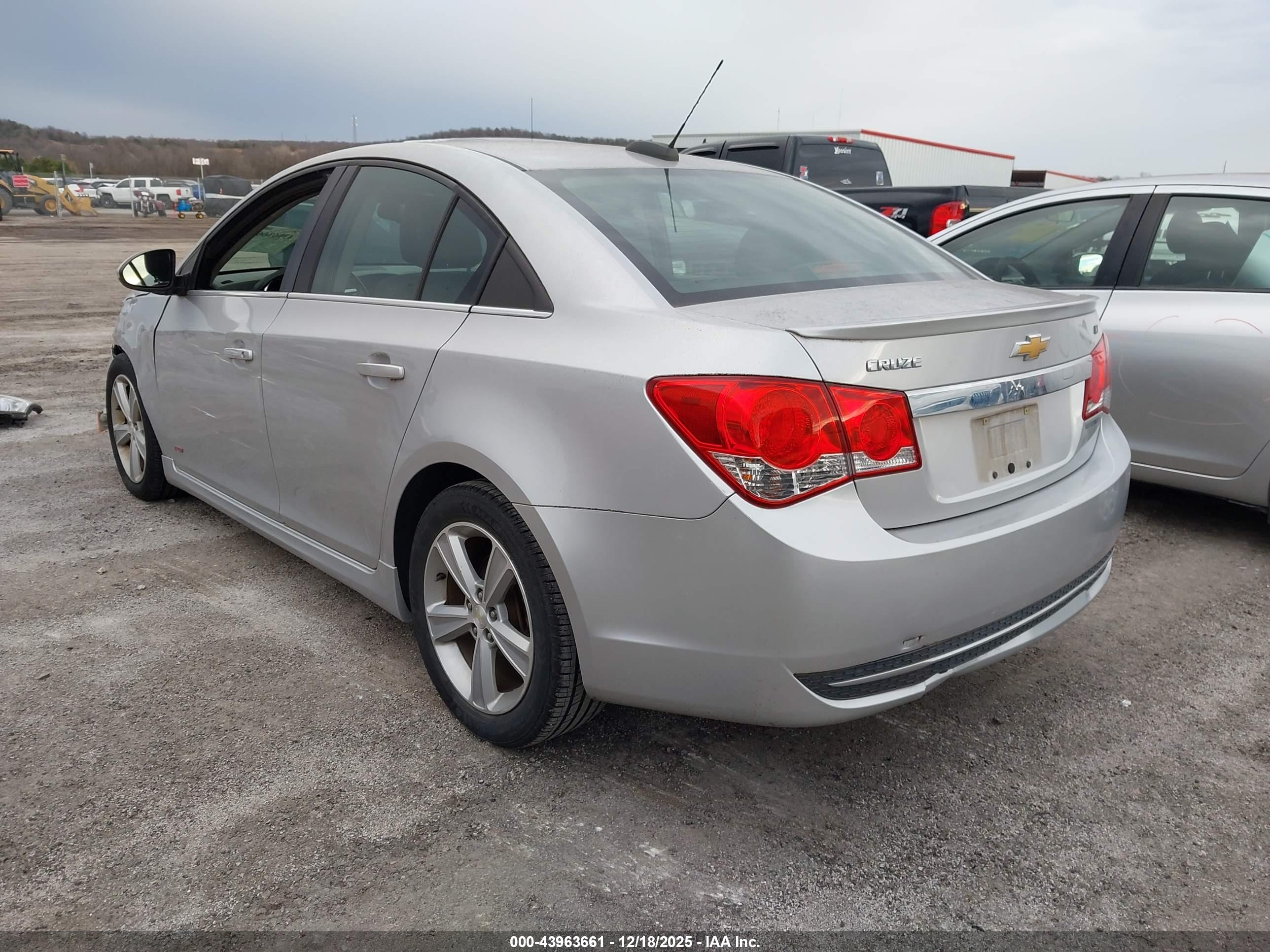 CHEVROLET CRUZE image 3