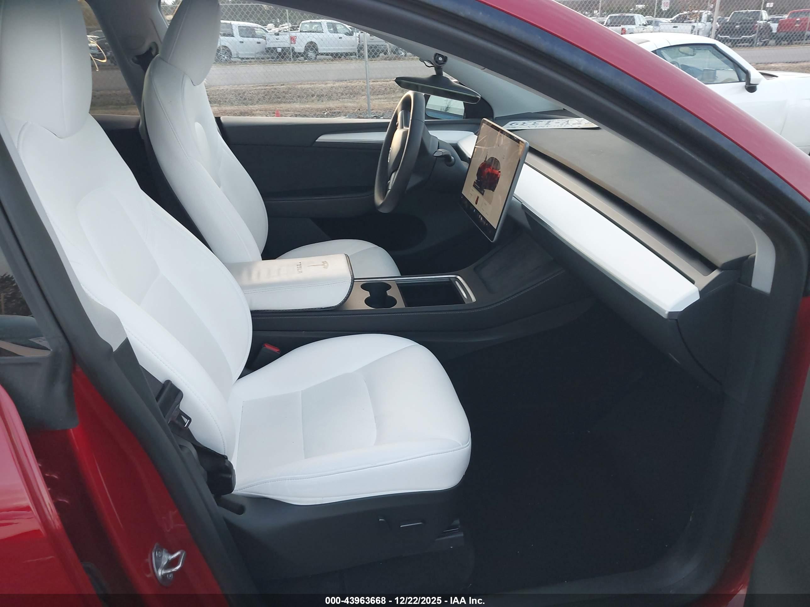TESLA MODEL image 5
