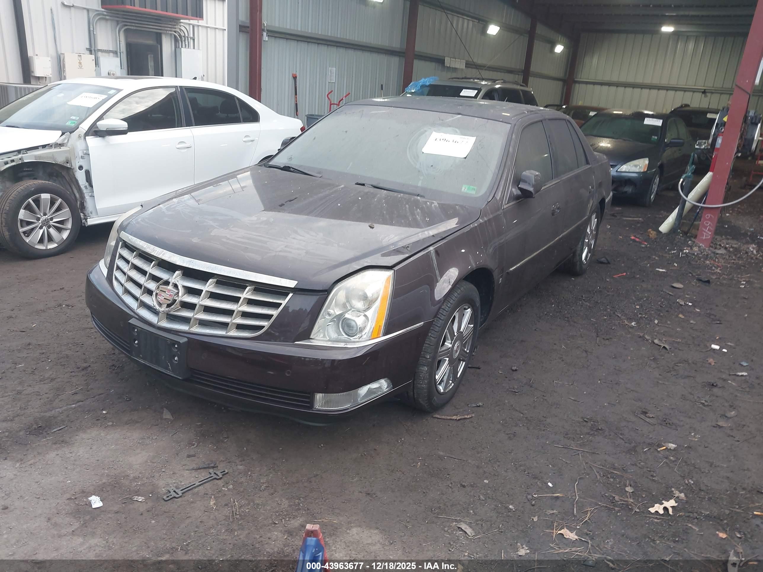CADILLAC DTS image 2