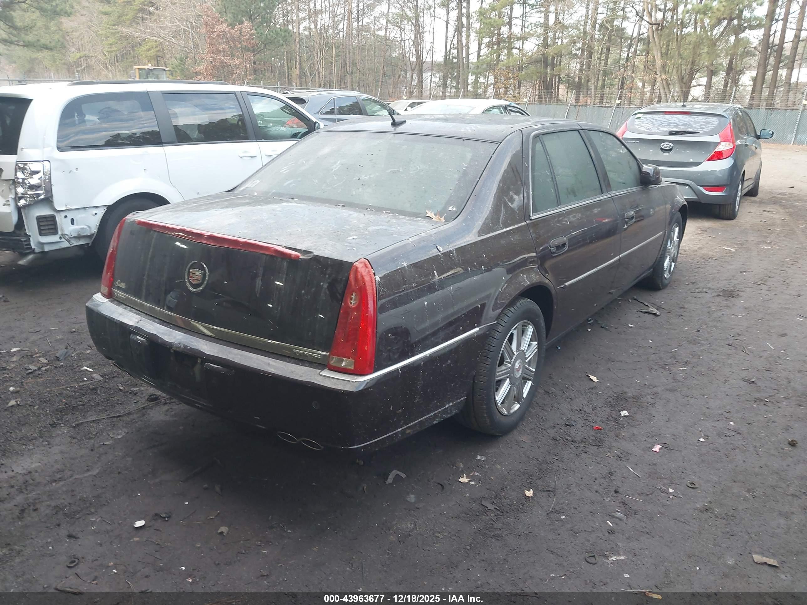 CADILLAC DTS image 4