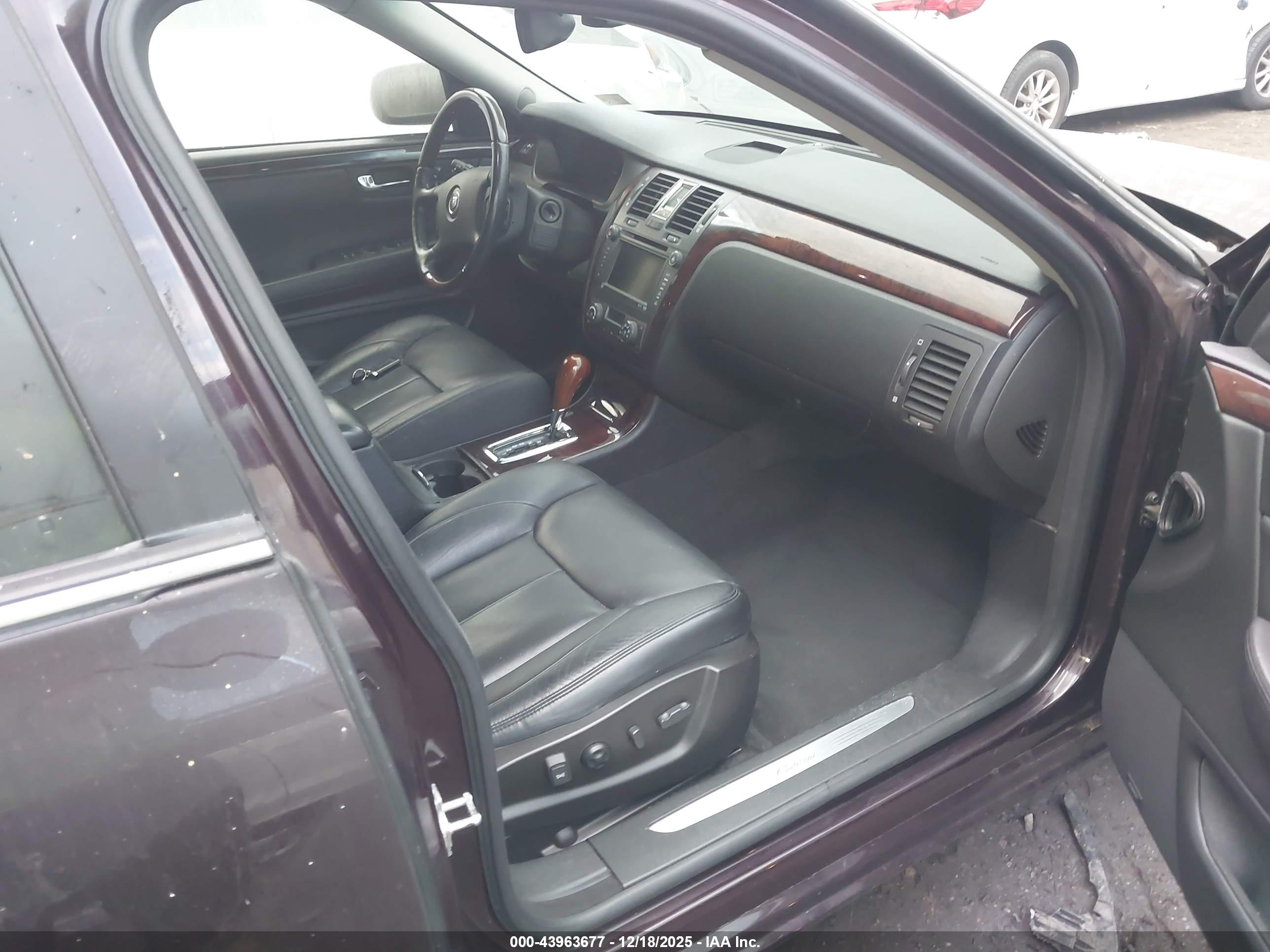 CADILLAC DTS image 5