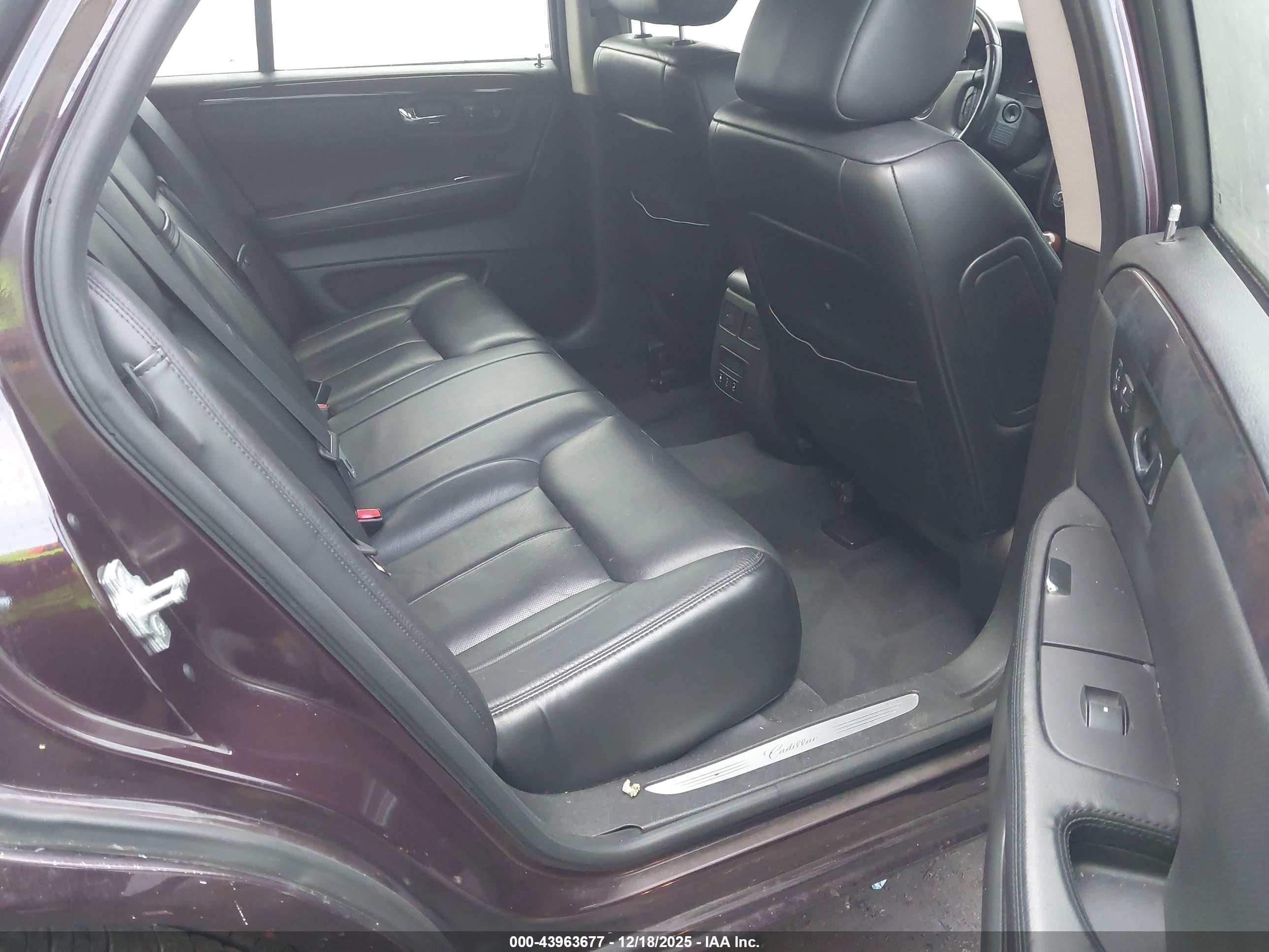 CADILLAC DTS image 8