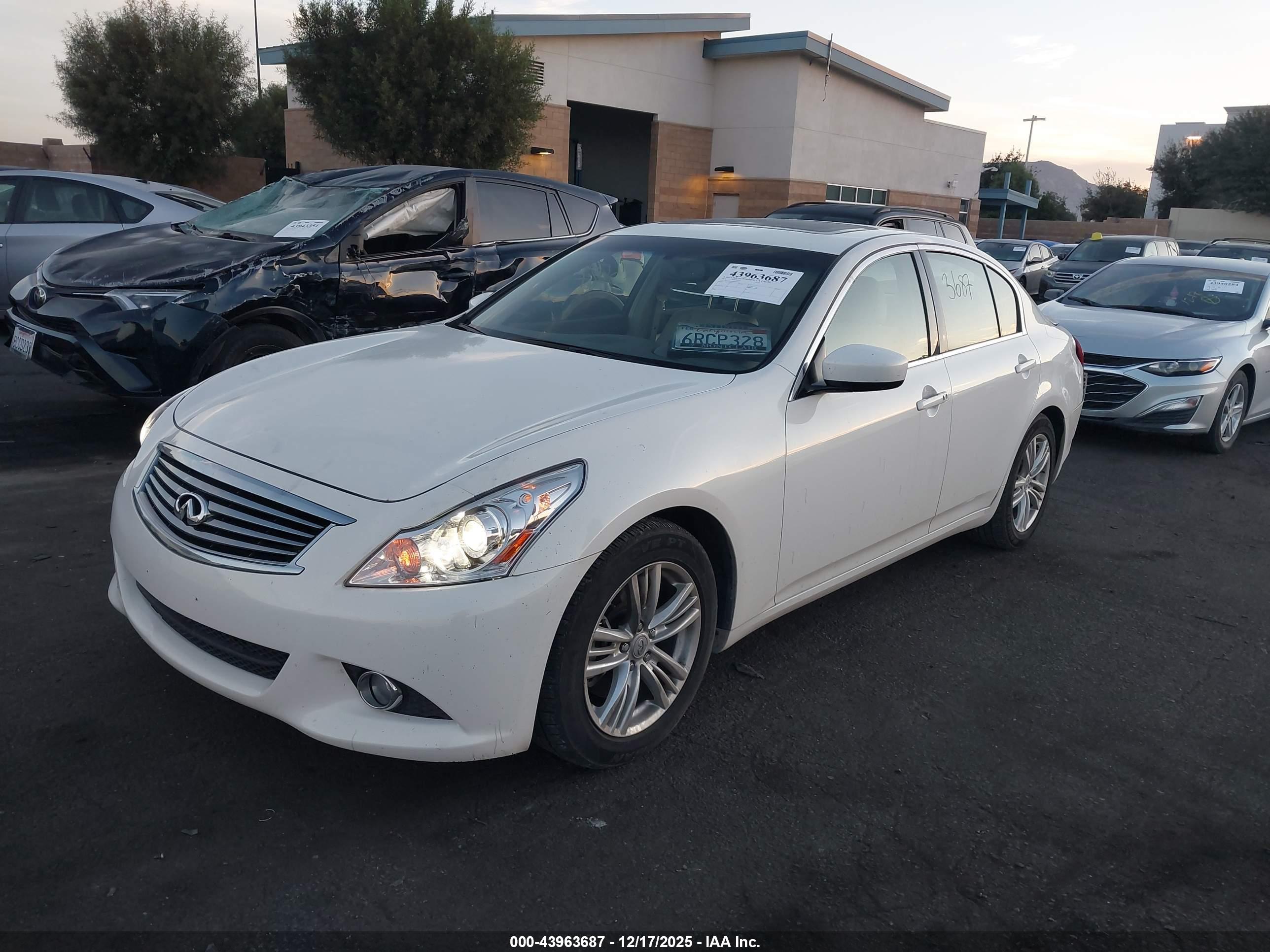 INFINITI G37 image 2