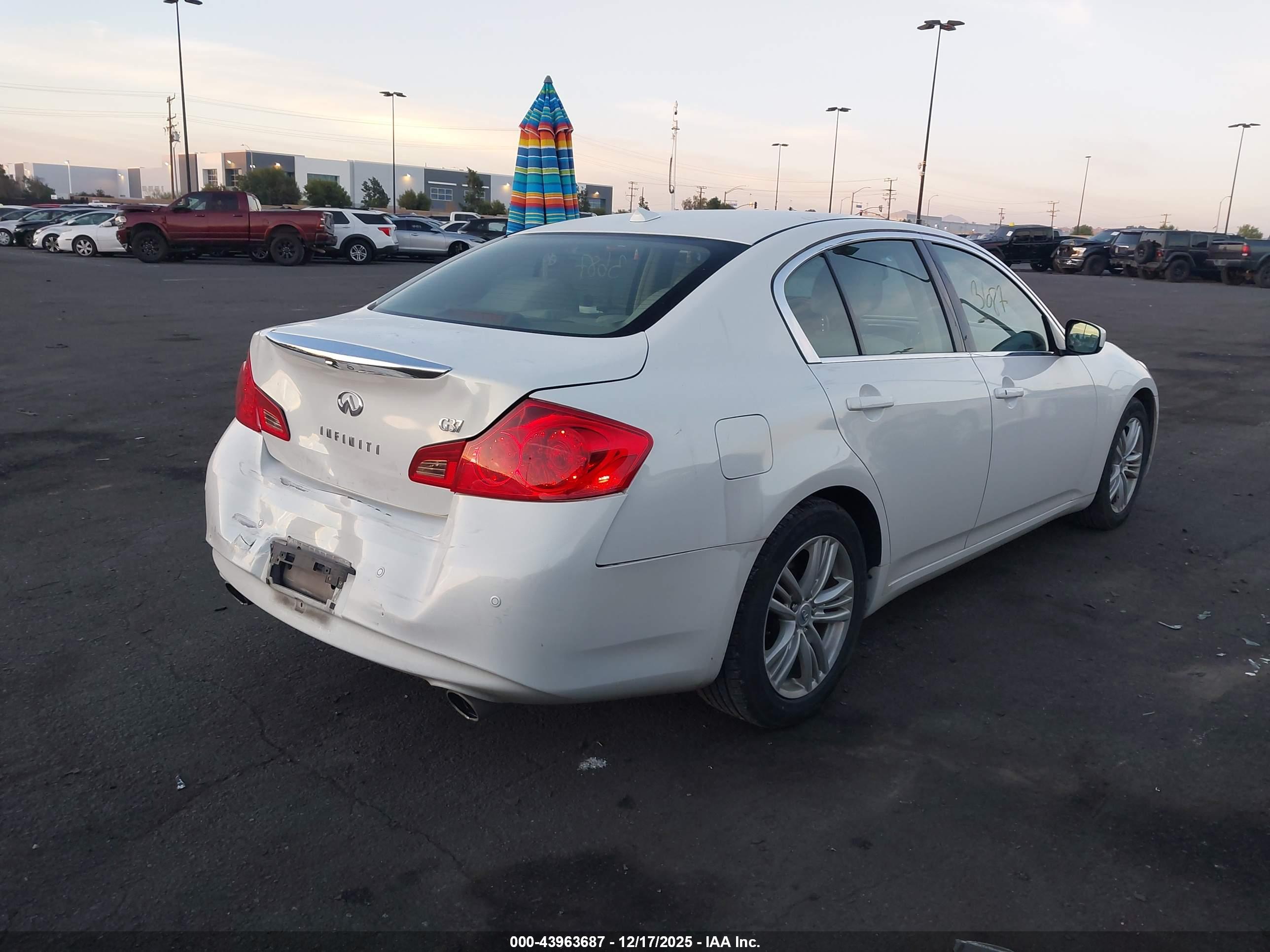 INFINITI G37 image 4