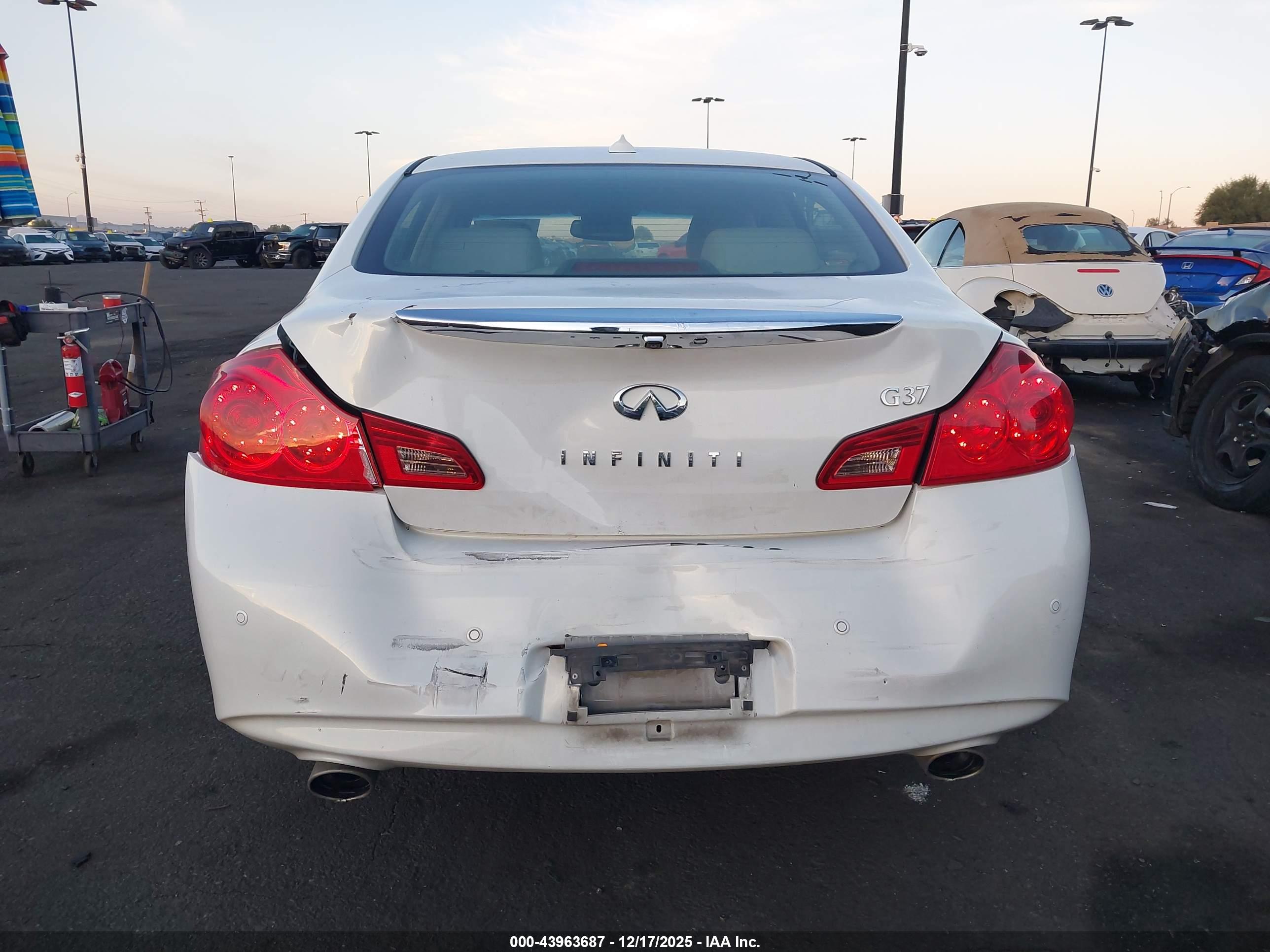 INFINITI G37 image 6
