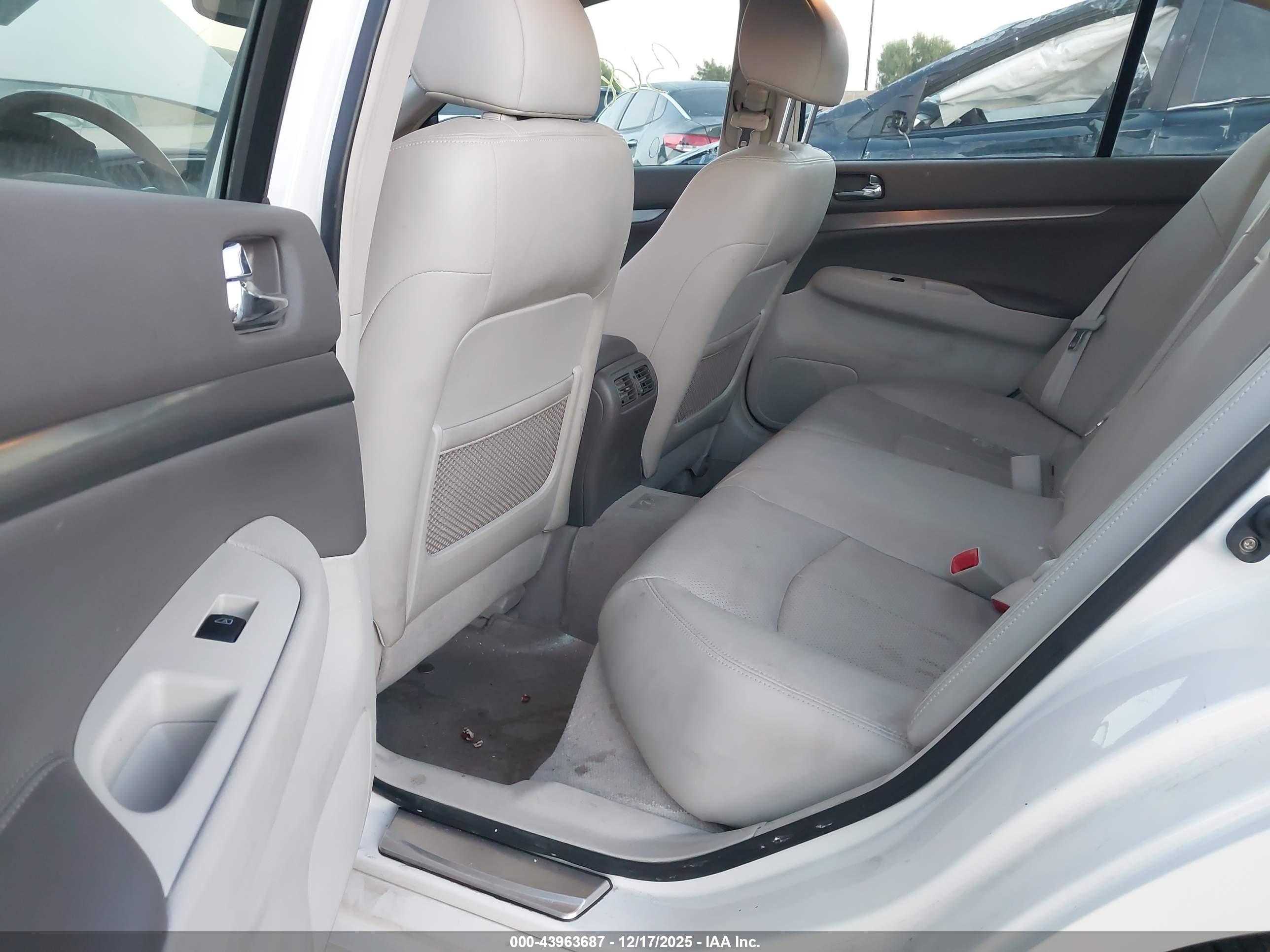 INFINITI G37 image 8