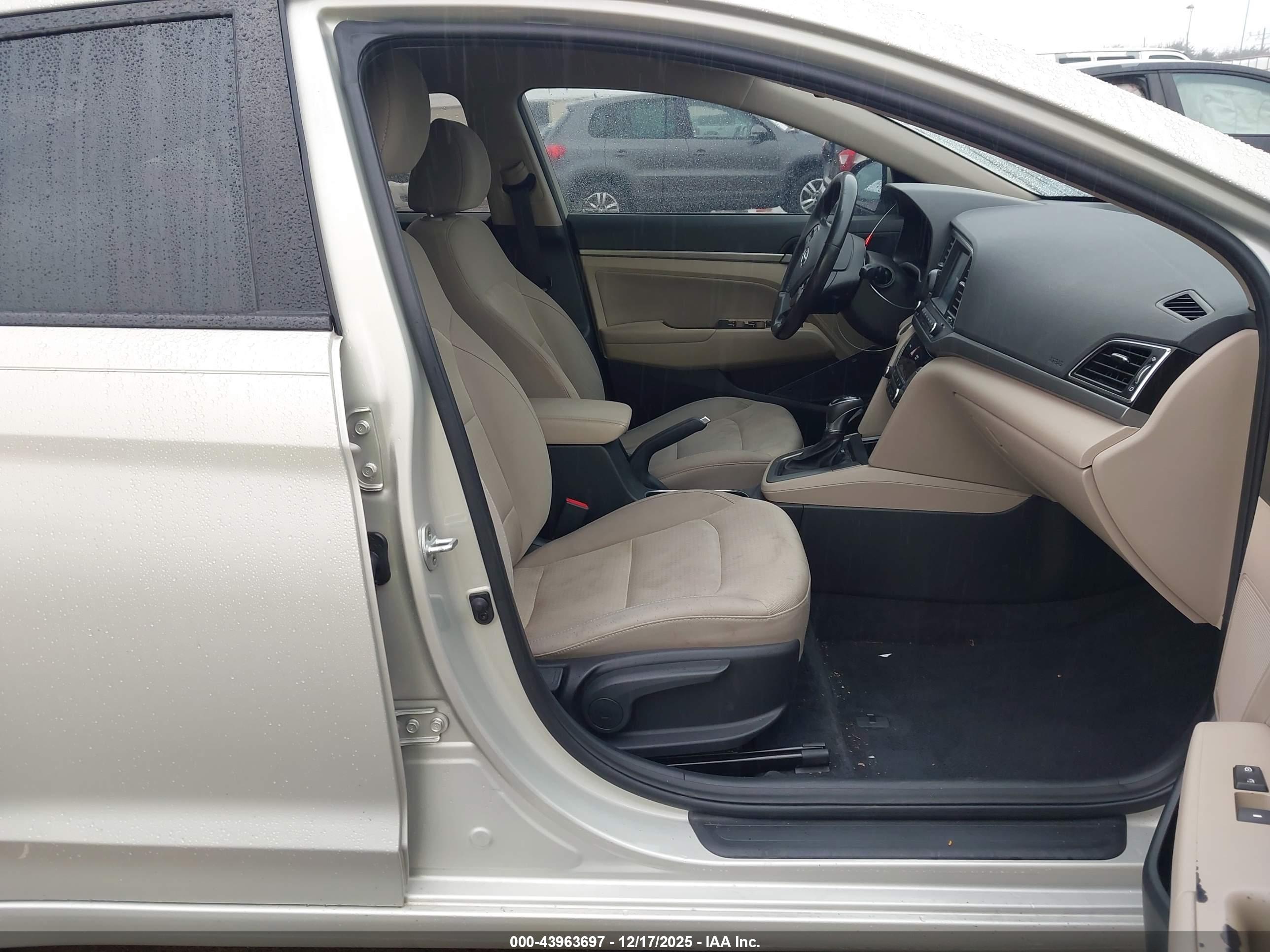 HYUNDAI ELANTRA image 5