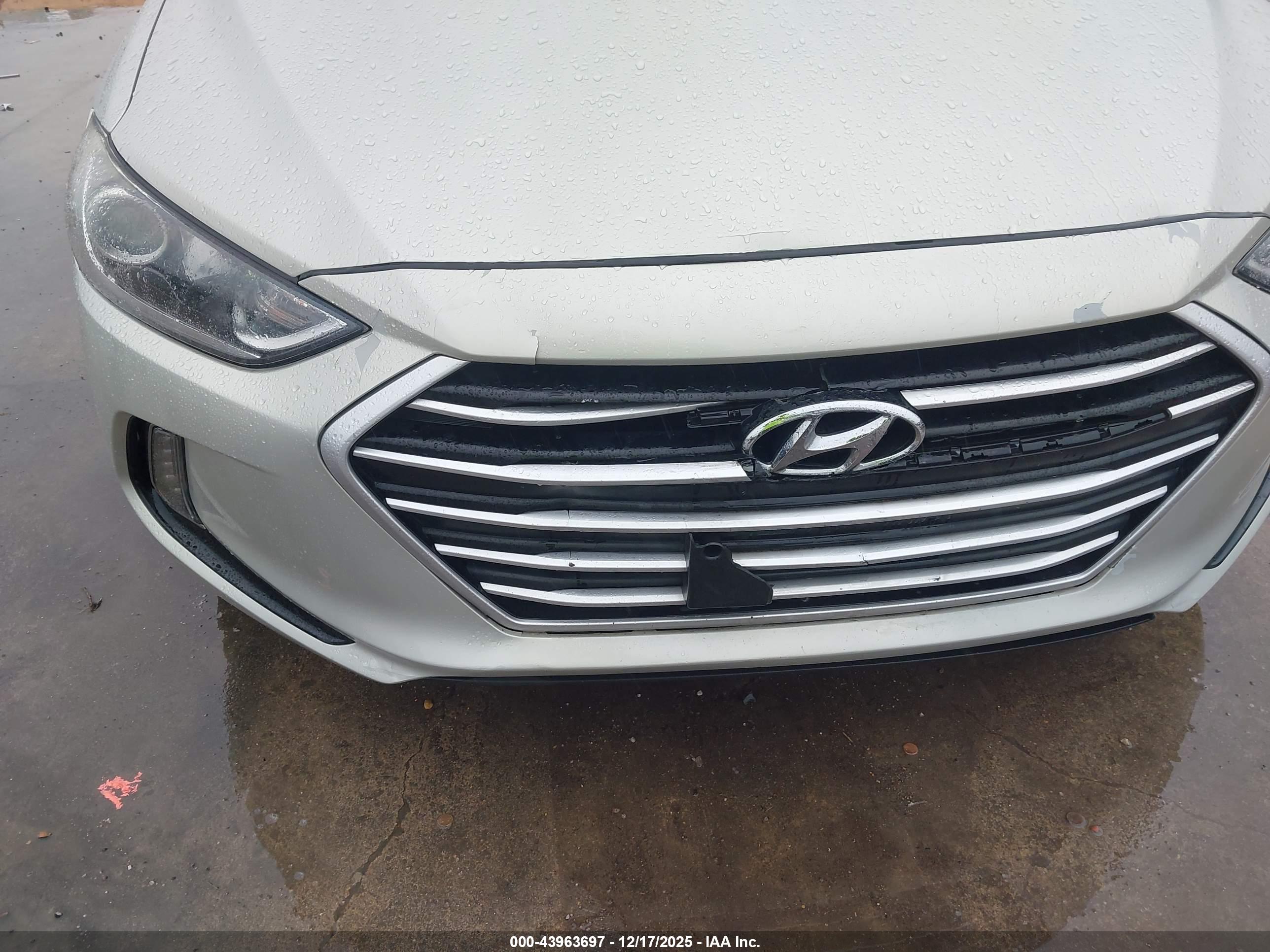 HYUNDAI ELANTRA image 6