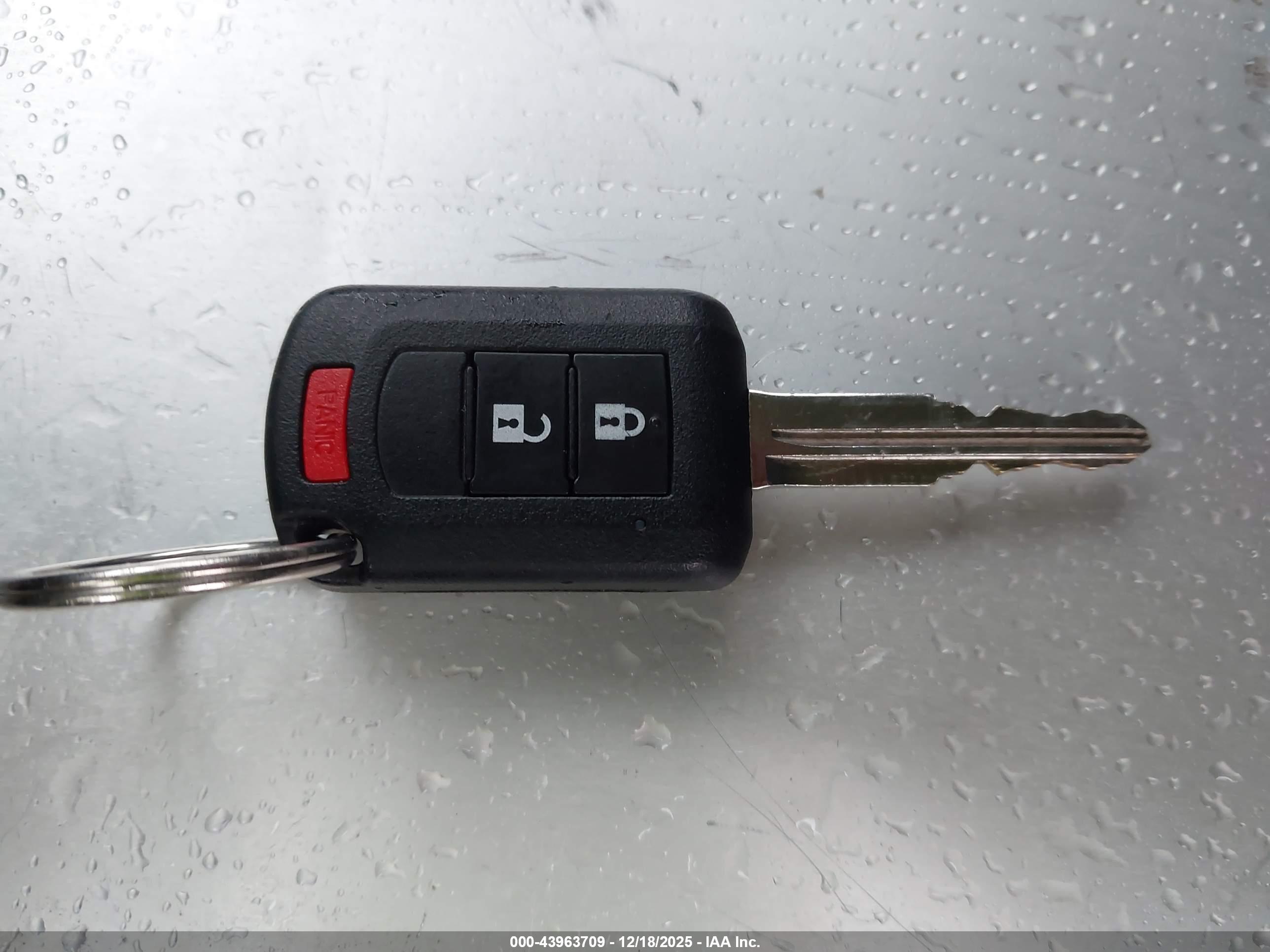 MITSUBISHI OUTLANDER image 11